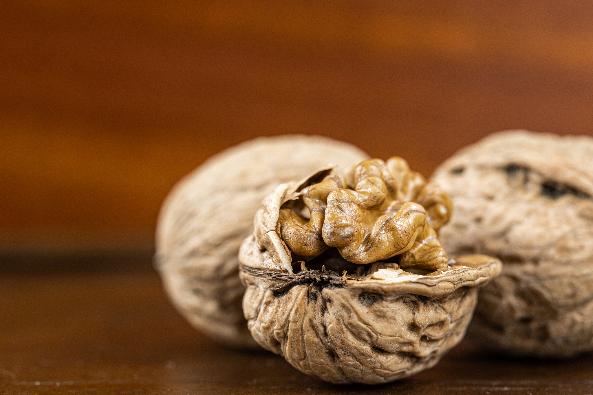 云南大理纸皮核桃：壳薄易剥，醇香酥脆，年销量上万吨！