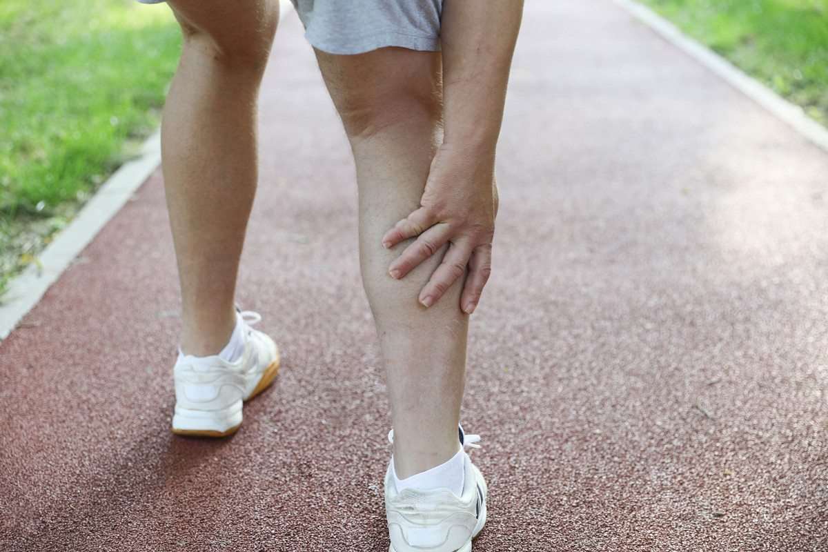 跑步腿疼多久能好？影响恢复时间的因素分析