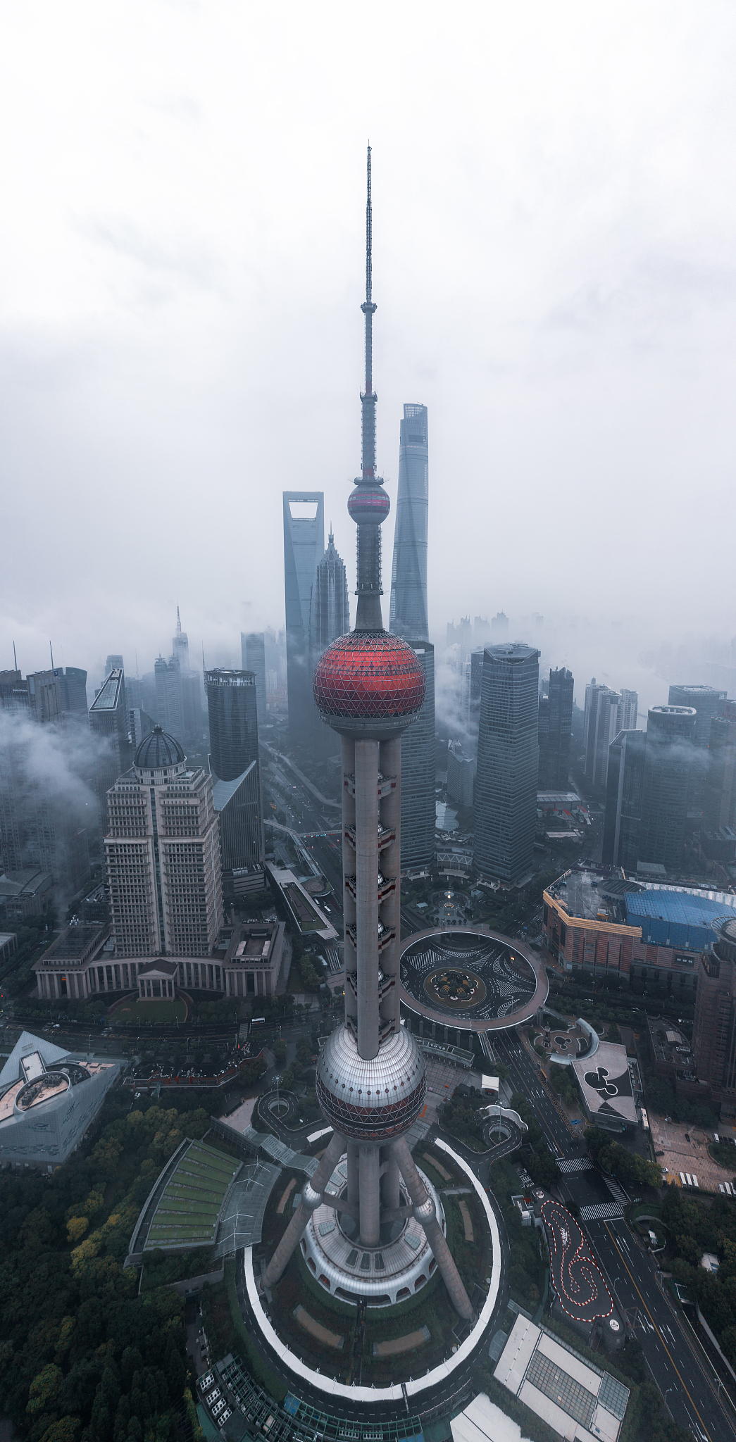上海两朵花：东方明珠与金茂大厦的象征意义