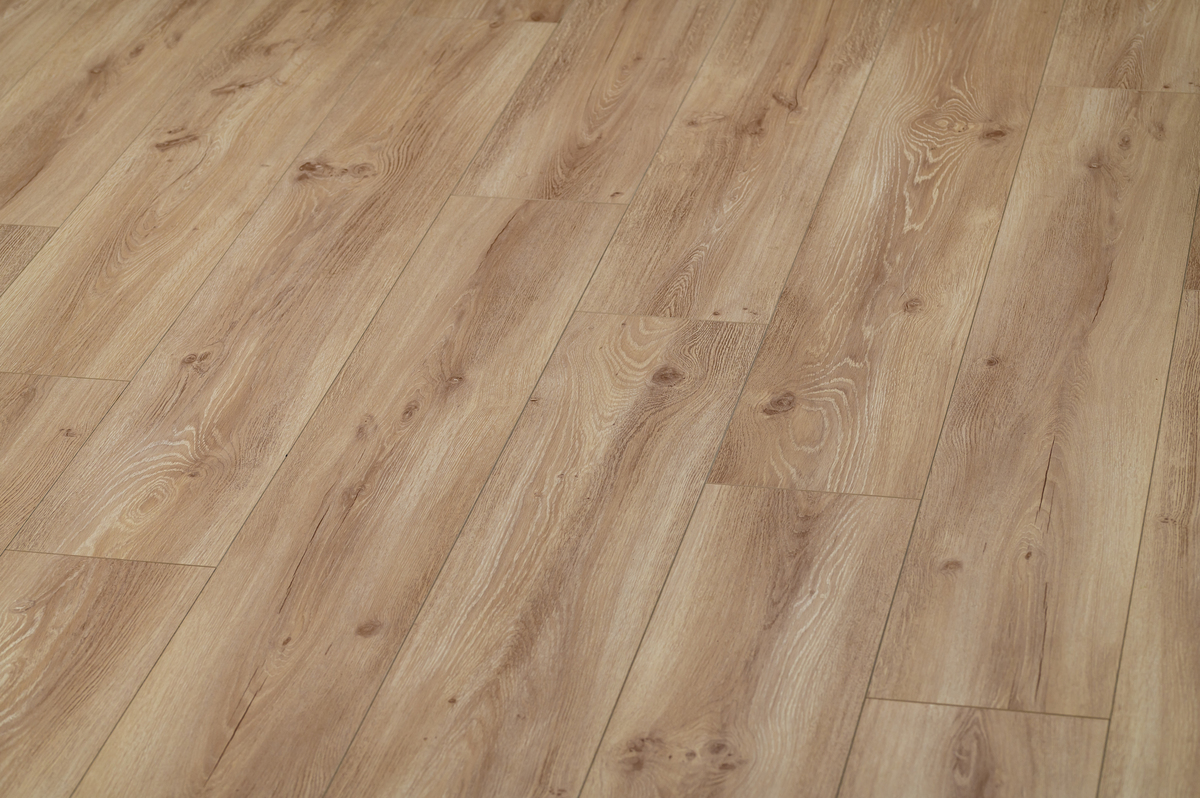 松木纹强化地板的特点与优势用中英文表述