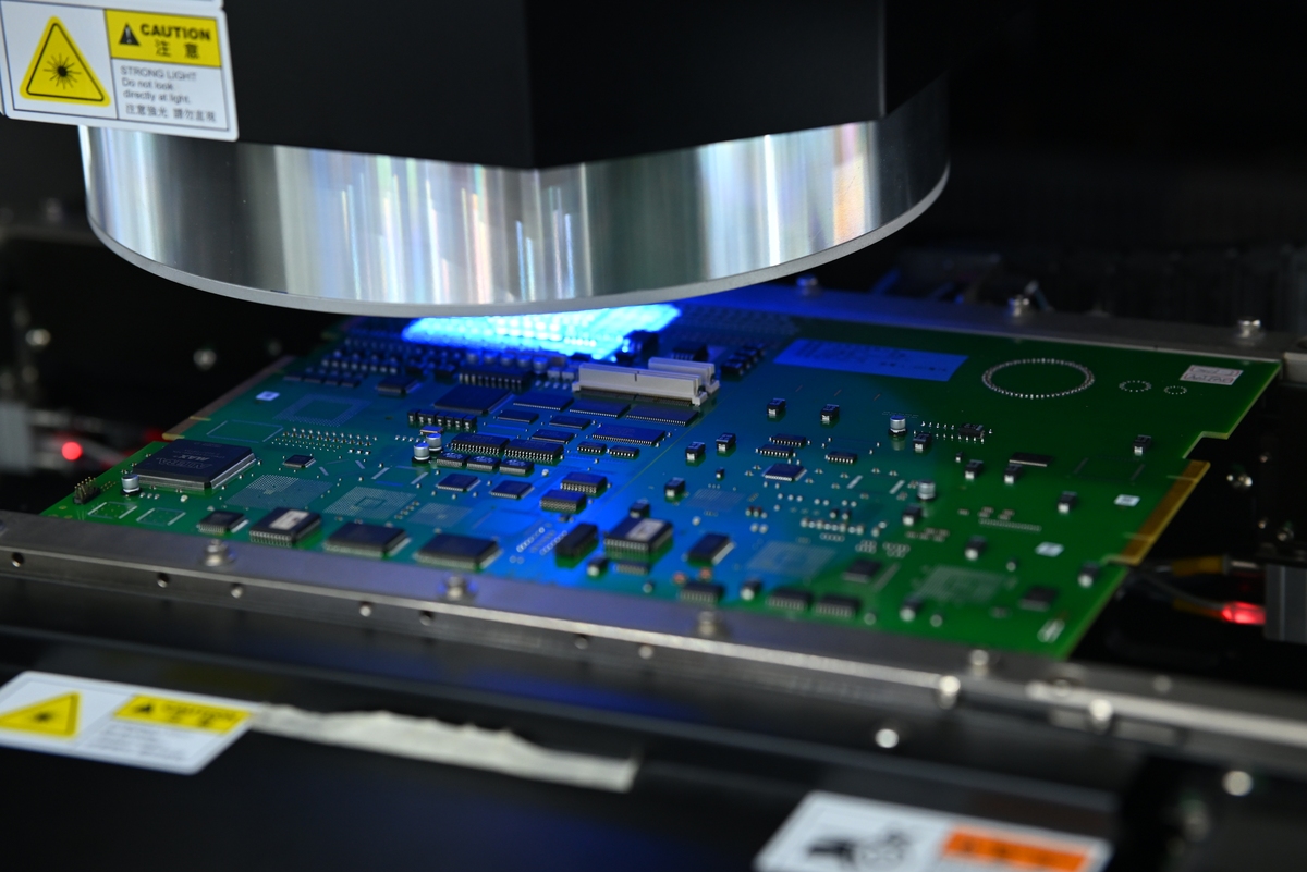 Hardware engineer two-page English red resume template应聘岗位：产品设计师邮箱：jiasmine163com电话：134-7674-8978所在地：广东省广州市海珠区性别：女生日：19990824尤小优PowerPoint工作技能PowerPointPowerPointPowerPoint自我评价工作技能Education experience