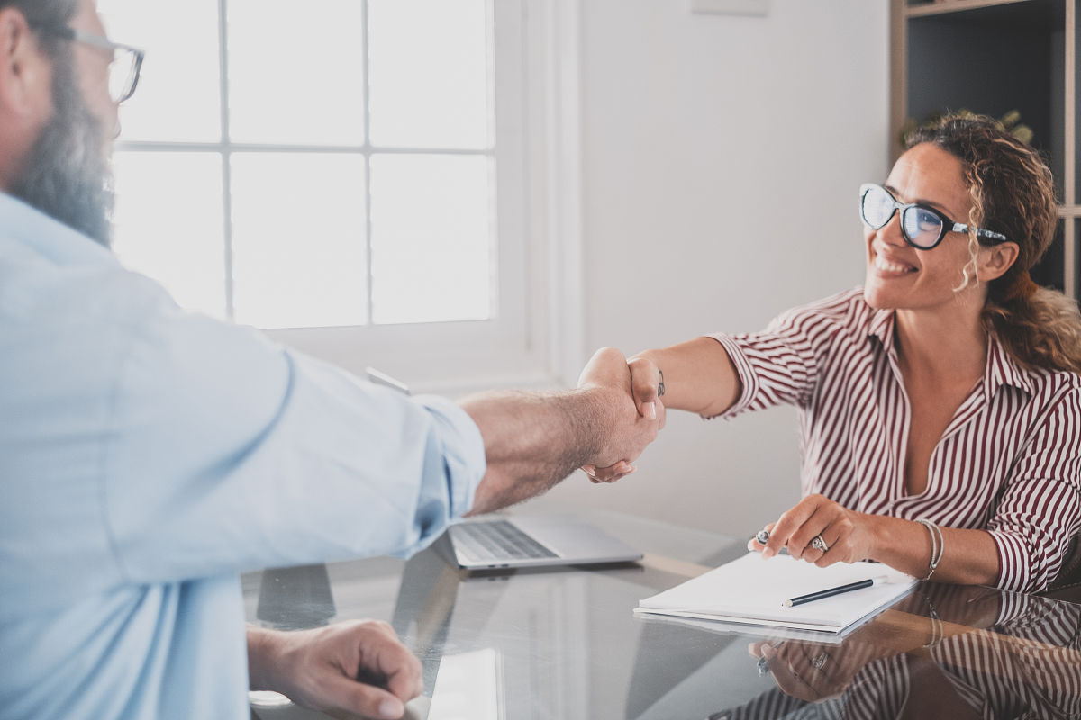 男性对女性裸露身体的反应 - 尊重与隐私