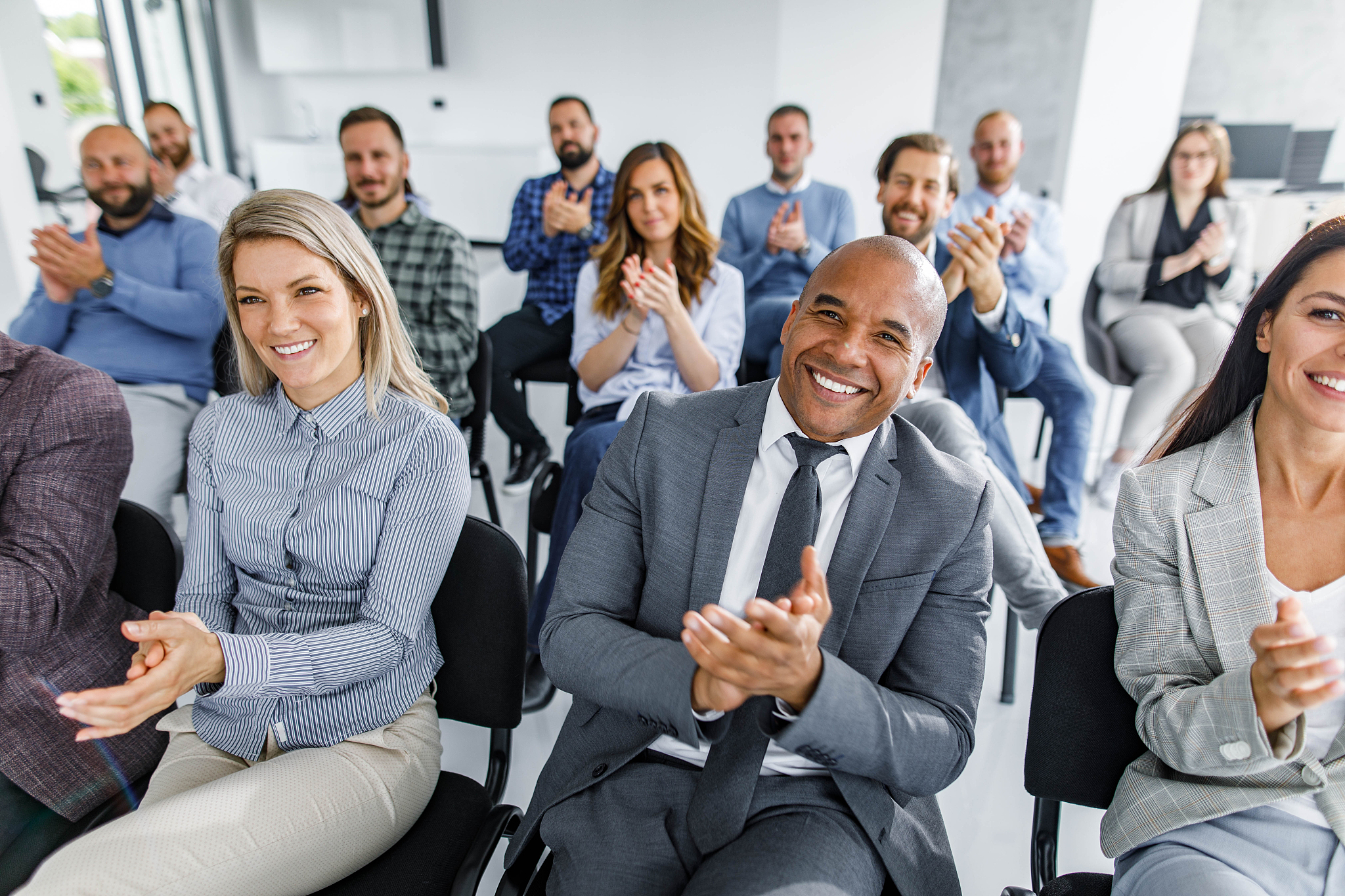 你现在身份是华润雪花啤酒公司的高级业务代表职位是业务主管请写1篇第七周工作周记字数在500字左右