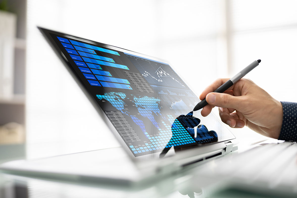 于是作为网络的开发员以及管理员关于数据库的技能是不可或缺的7。该系统可以将主要的沙漠绿化相关的信息整合起来使得用户通过这个系统就可以掌握大部分沙漠绿化方面的信息通过对这些数据的分析可以更快速的对环境保护方便的信息进行定位从而达到实现沙漠绿化宣传8。用中文帮我改写这段话