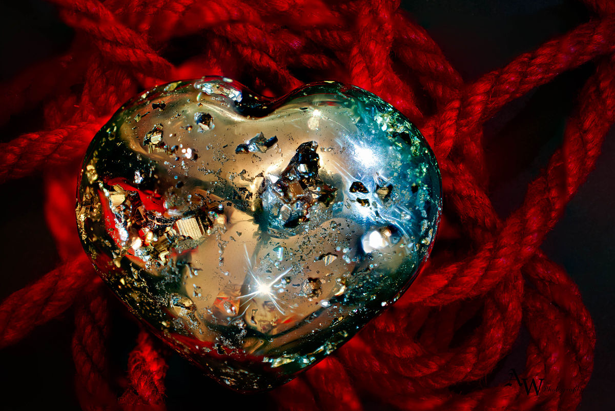 True friends are like diamonds; It is bright and valuable princess like you 怎么回复呢？