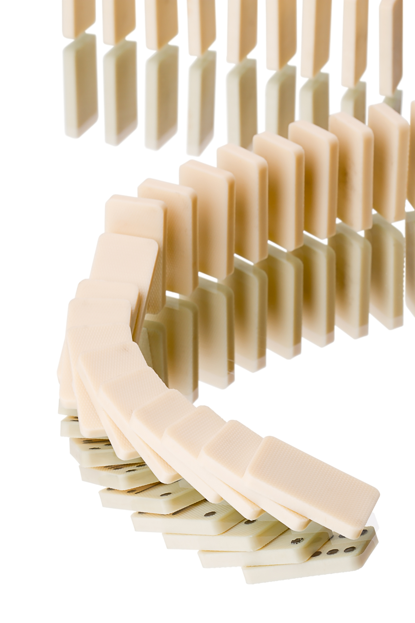 C++实现小X喜欢下棋。 这天小X对着一个长为N宽为M 的矩形棋盘发呆突然想到棋盘上不仅可以放棋子 还可以放多米诺骨牌。 每个骨牌都是一个长为2宽为1的矩形当然可以任意旋转。小X想知道在骨牌两两不重叠的前提下这个棋盘上最多能放多少个骨牌希望你帮帮他