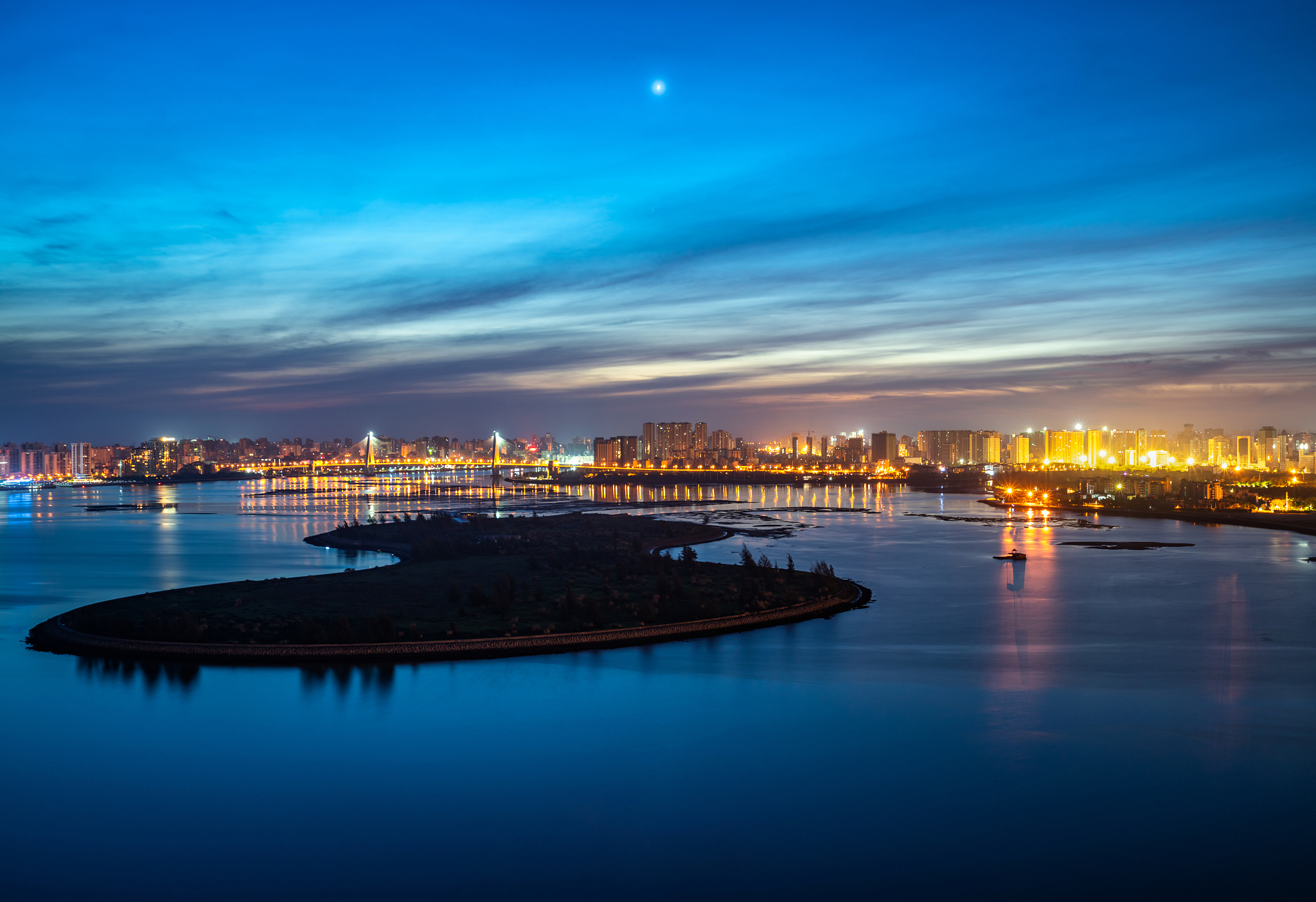 前湾新区新材料产业以高性能金属材料、高性能磁性材料、膜材料、炭纤维及特种纤维、生物高分子材料等细分产业帮我设计新材料产学研指标分析的功能。