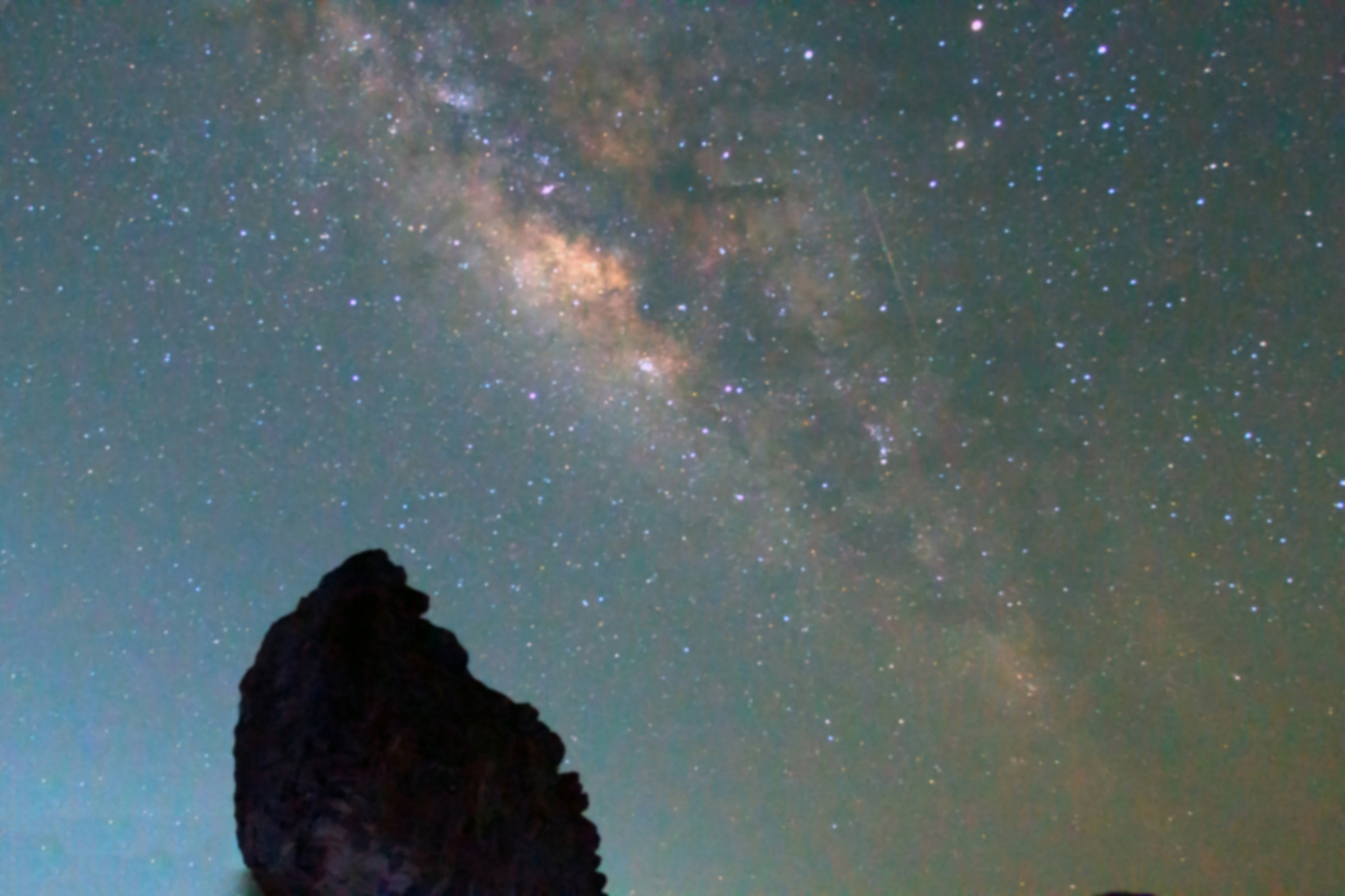 blurry and long exposure photograph with gain of milky way