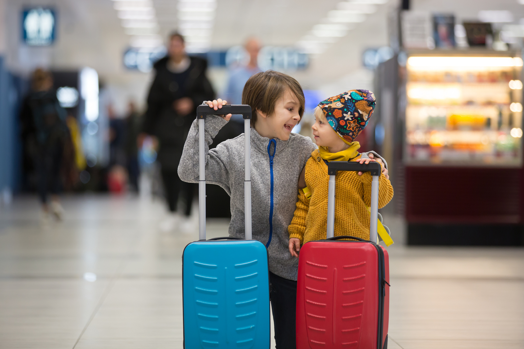 婴儿车庞大难过检老外登机蓝瘦香菇