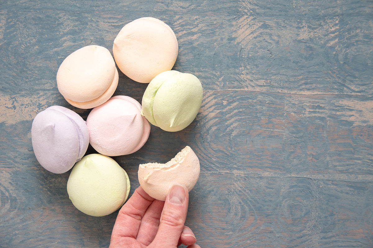 要一半扔一半打一字是什么字