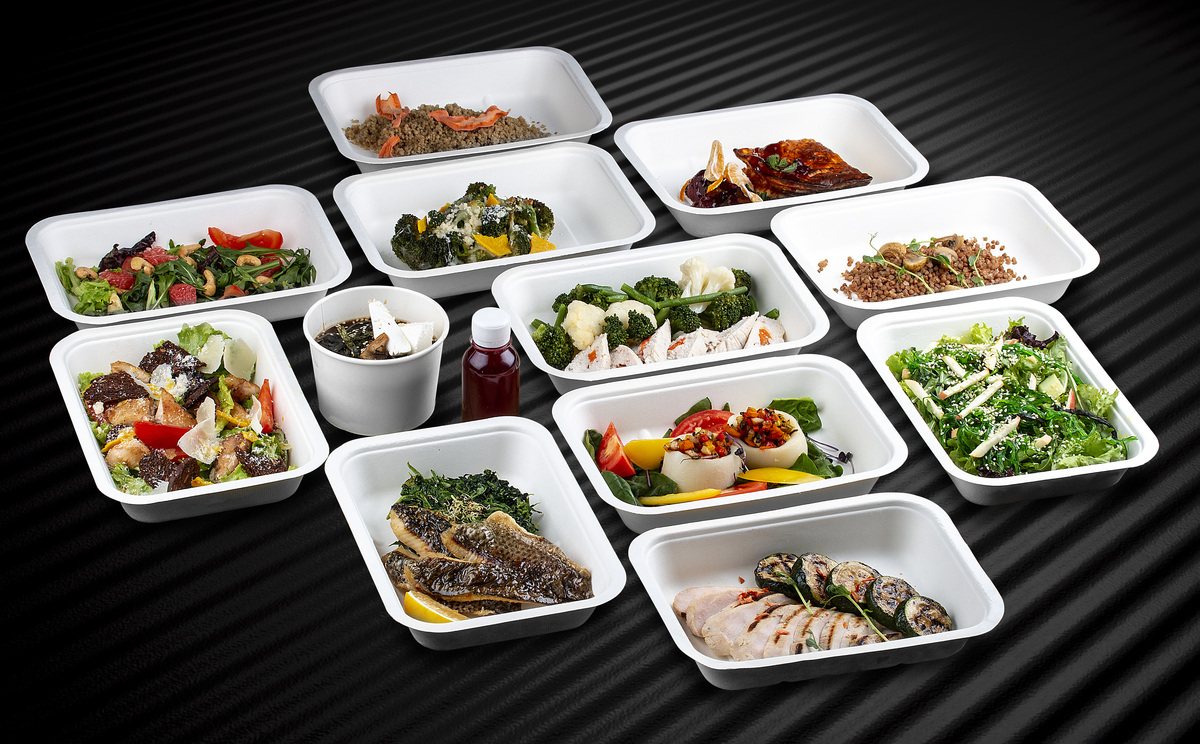 human 今天中午我们该吃什么; AI 您想吃什么？中式还是西式？;human 中式; AI 好的那我们可以去尝试一下川菜或者粤菜您觉得怎么样？;human 吃食堂;