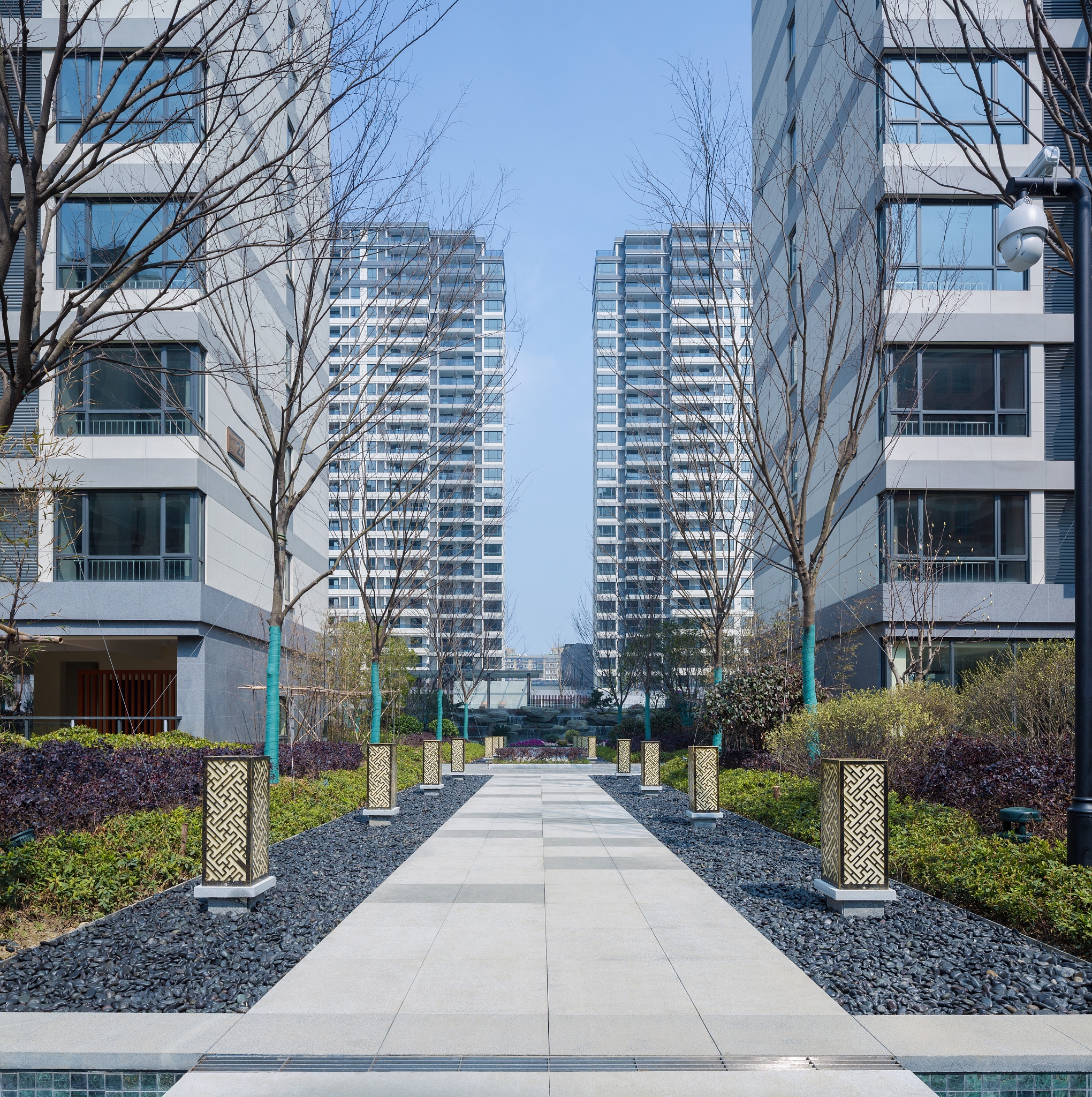 滨河壹号院小区门口商铺：理想位置，商机无限！