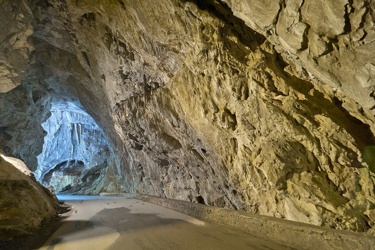 la cuevona, road natural karst cave, cuevas del agua,西班牙