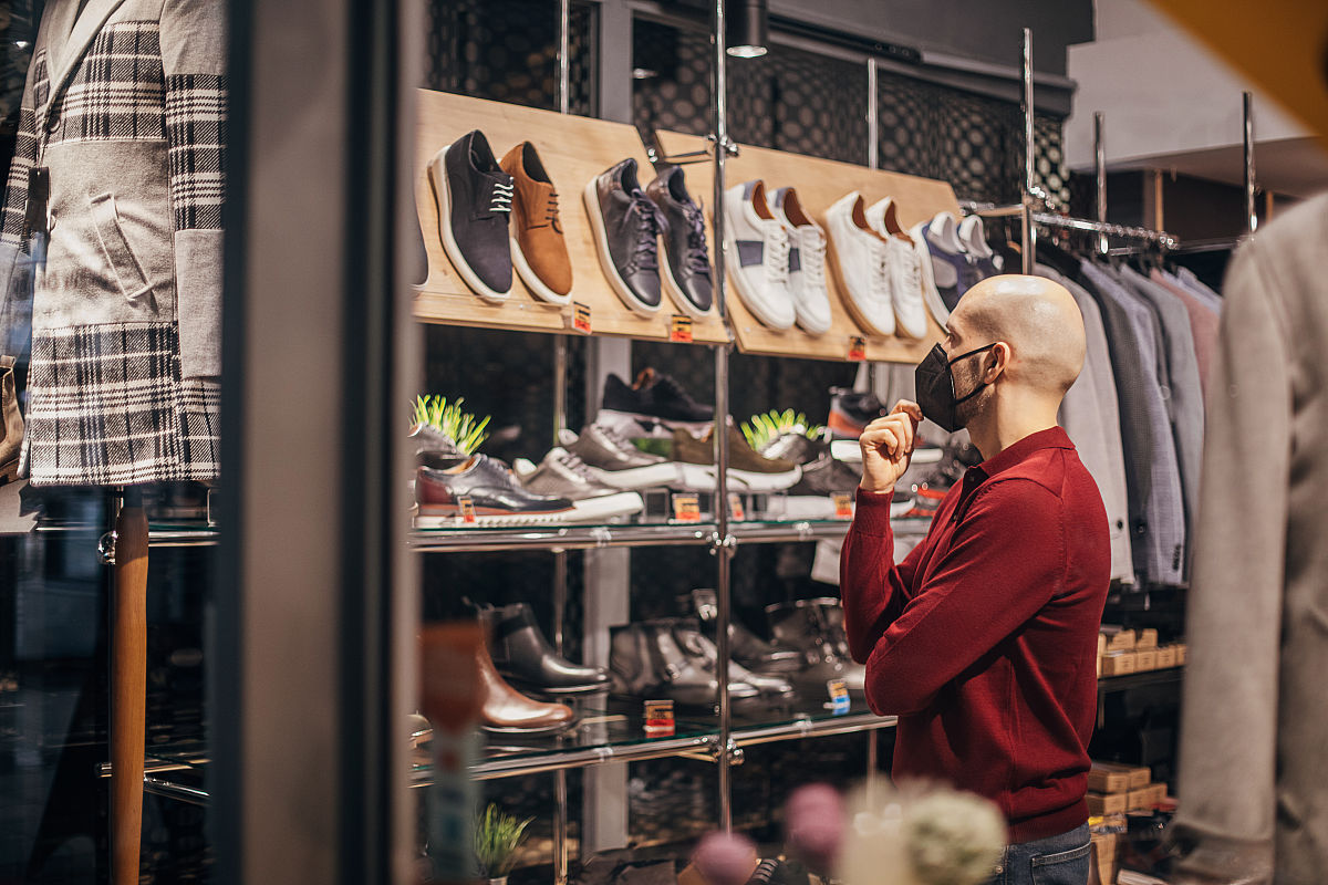 曾经冷冷的饭馆突然人多了起来我想老板是用了什么妙招句子照样子写一鞋吧