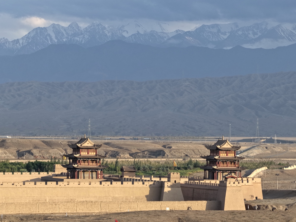 甘肃旅游必去景点推荐：探索丝路文化，感受西北风情