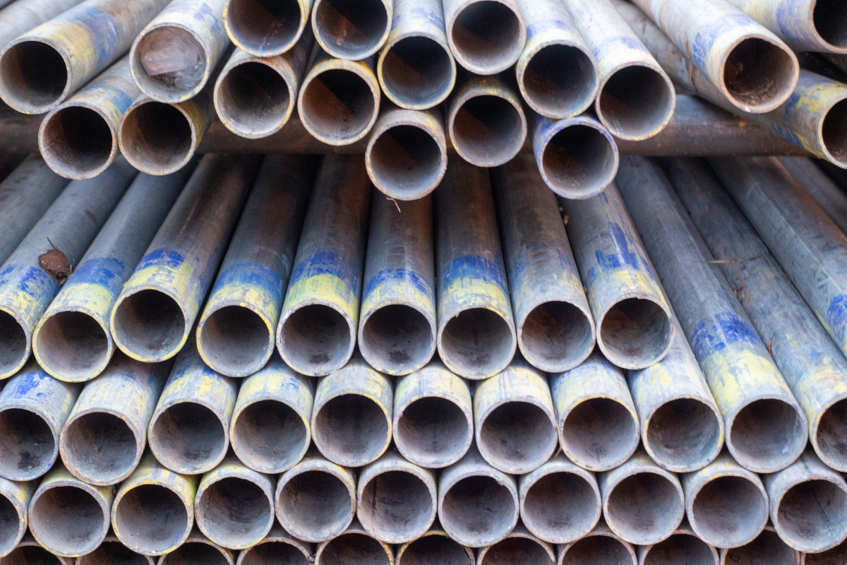 我是钢管建材的供应商想做外贸出口请用英文写一段宣传稿目的是让更多客户买我的钢管