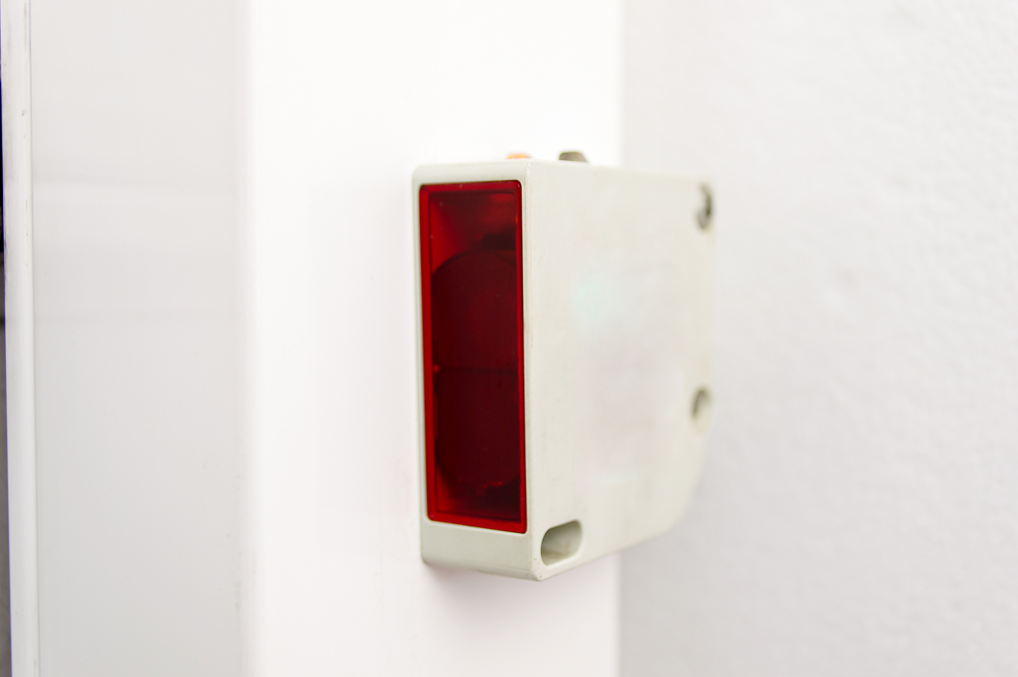 接触式防盗报警器工作原理