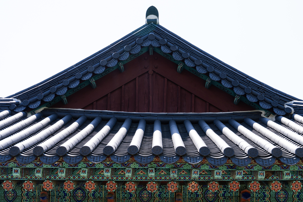 青瓷建筑：诗词中的古韵之美