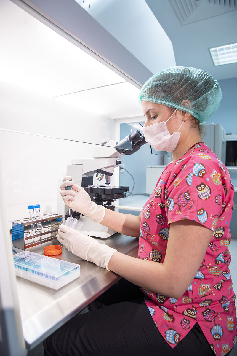 我是一名检验科医务工作者请帮我写一段主要事迹简介