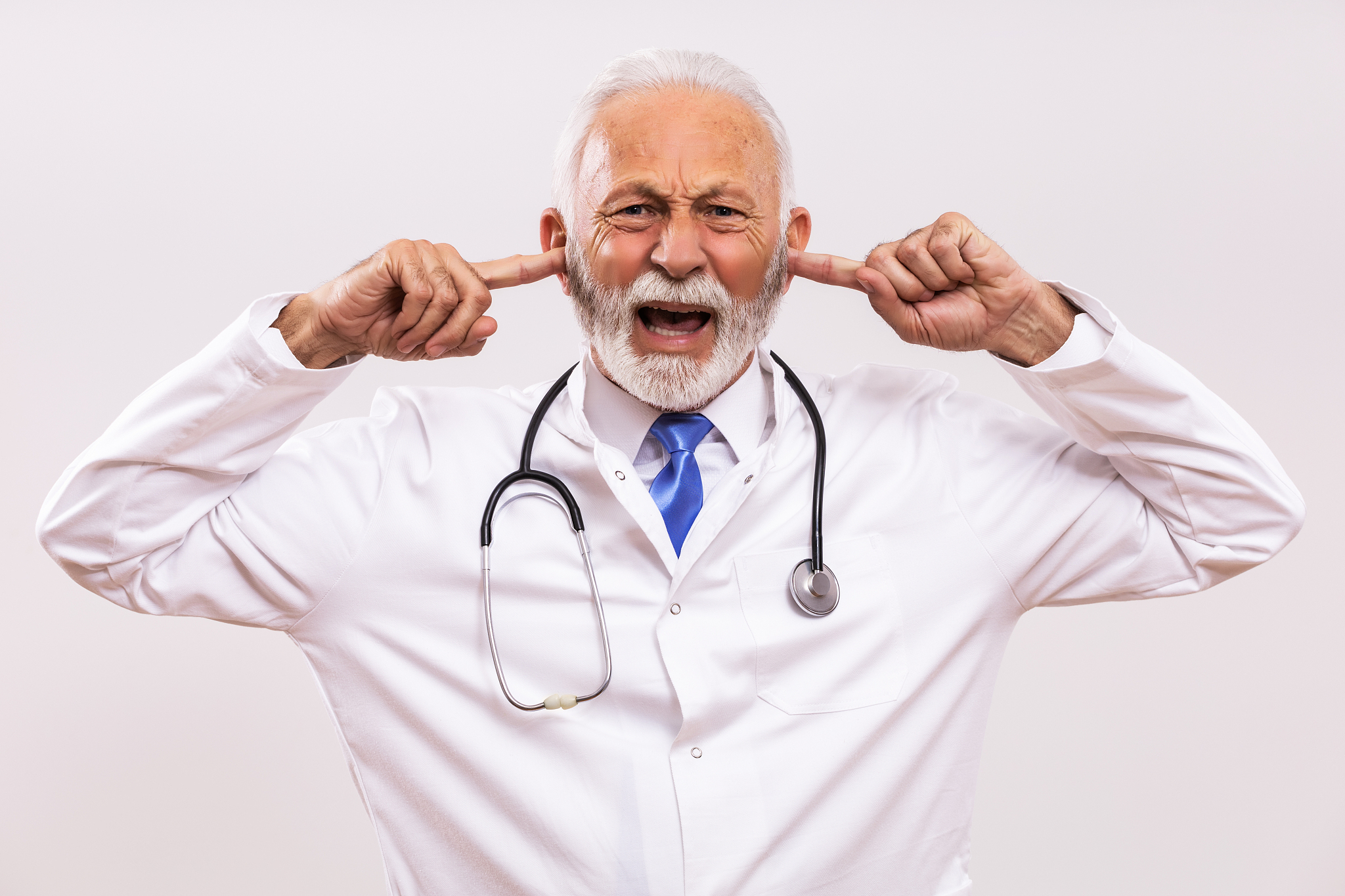 医生，我的左耳朵疼！