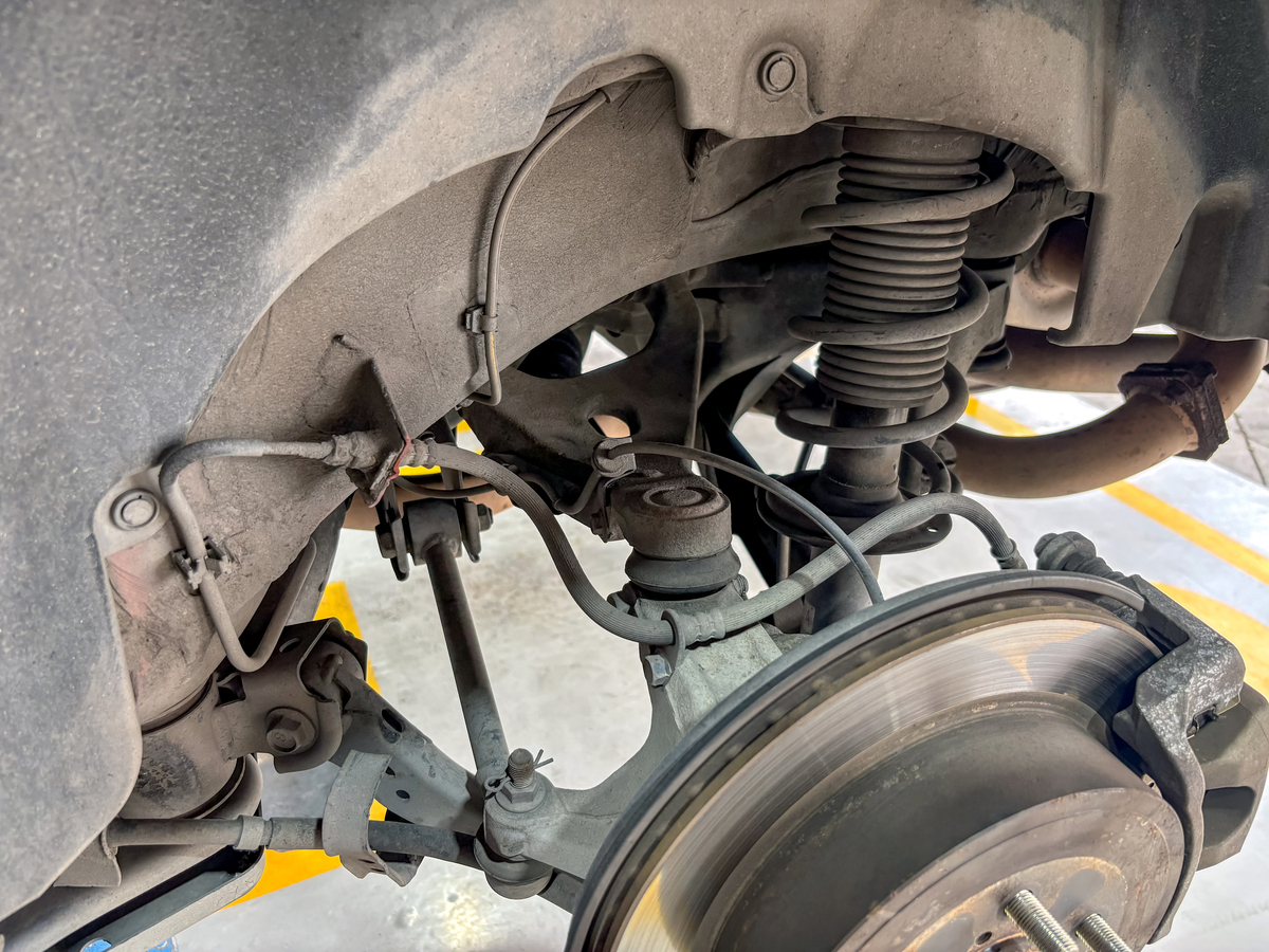 汽车悬挂系统详解：工作原理、类型及重要性