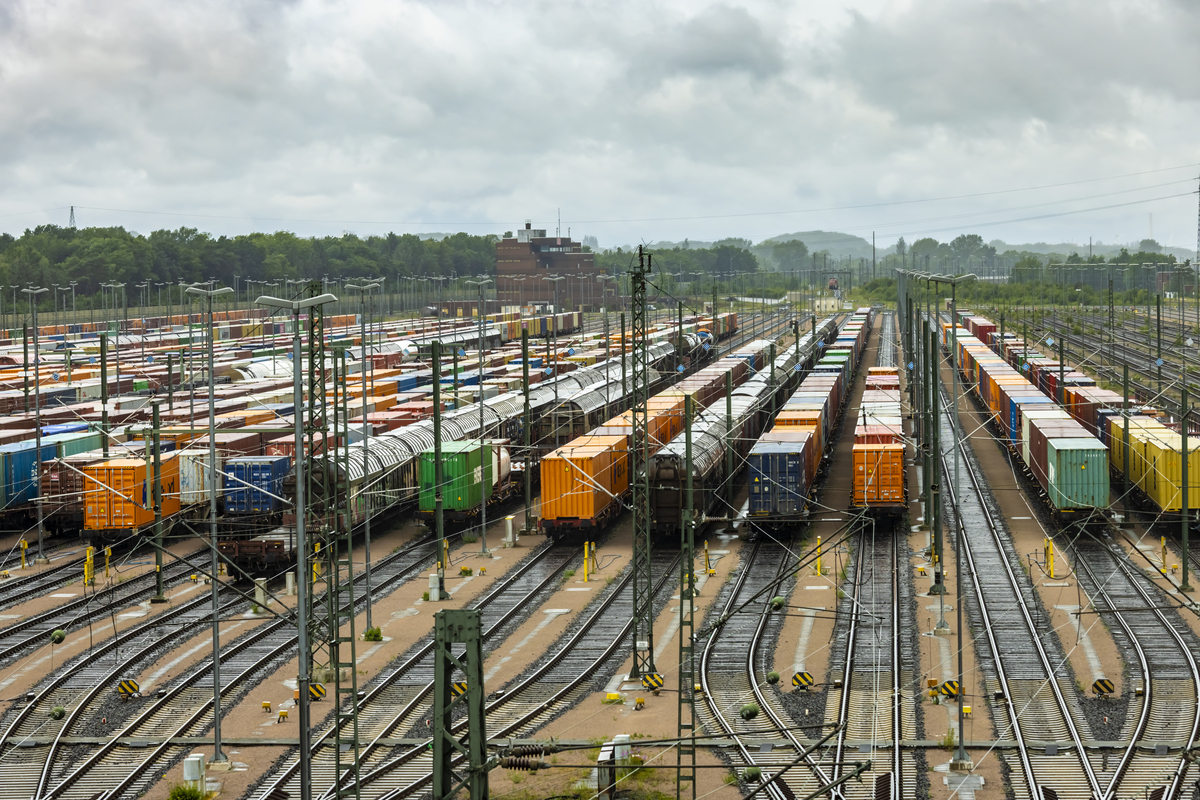 铁路运输专业学习内容：必备知识与技能解析