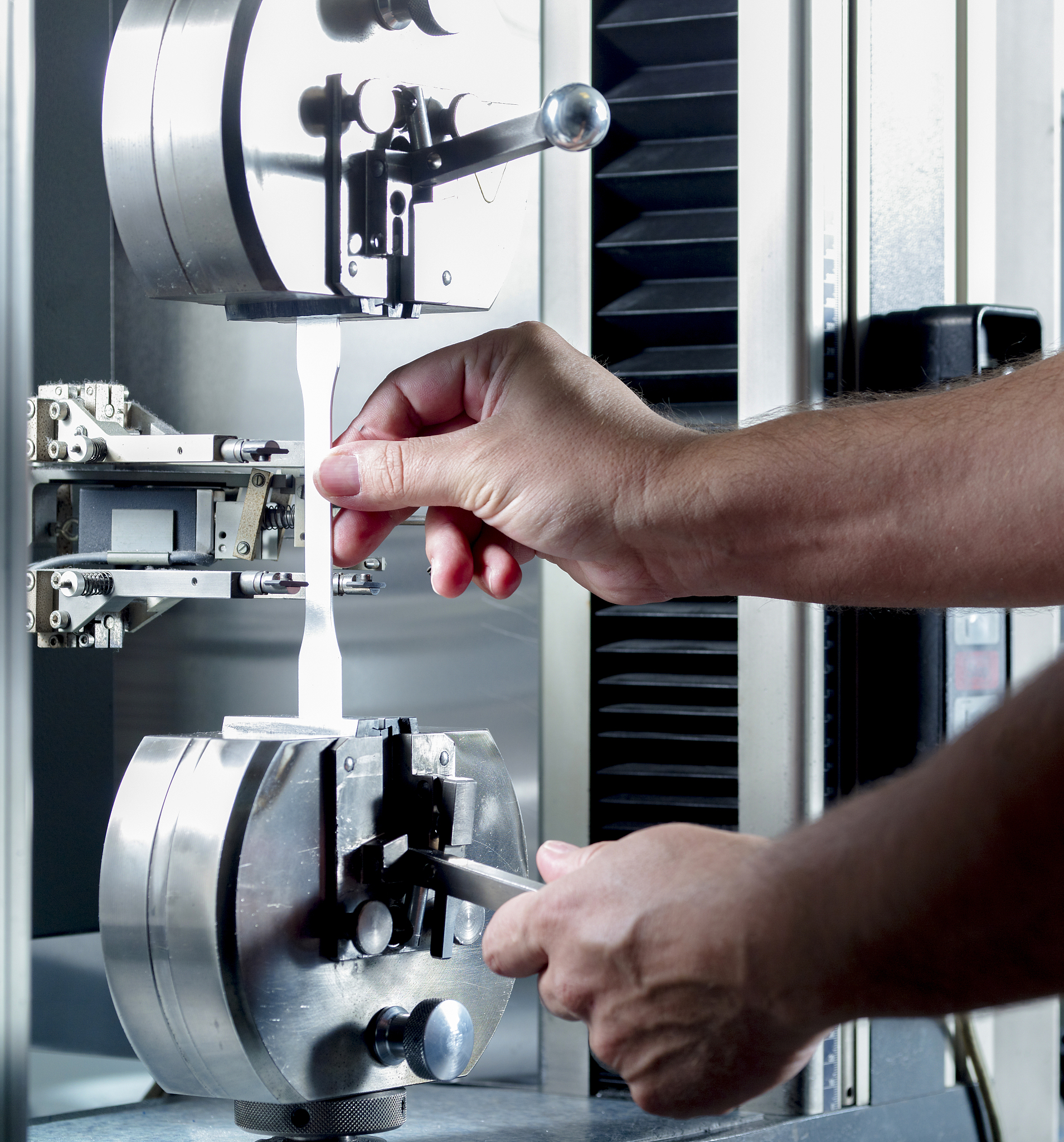 除油污机器人设计关键要素：结构、清洁装置、传感器和控制系统