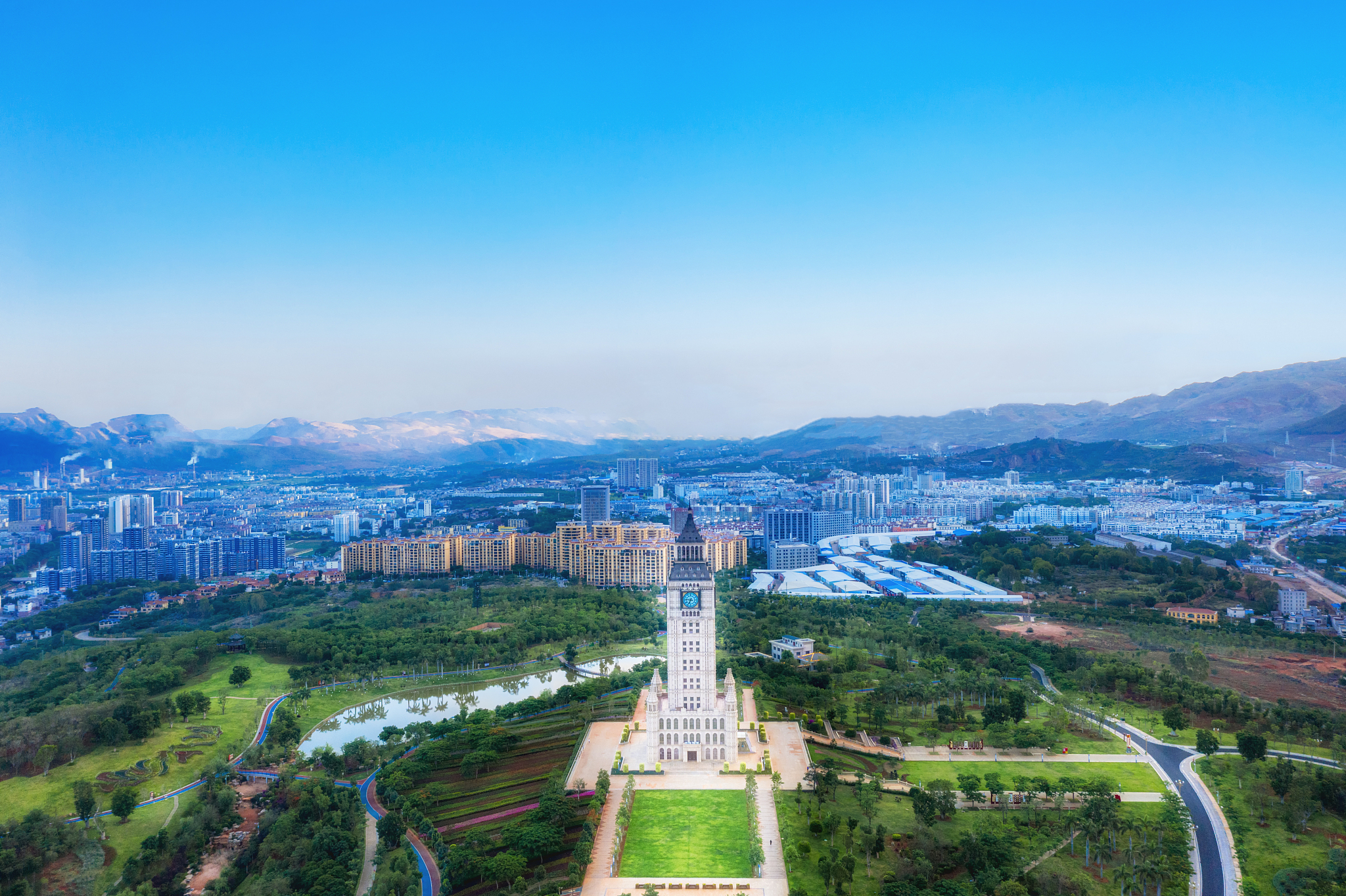 航拍云南红河州开远市凤凰生态公园