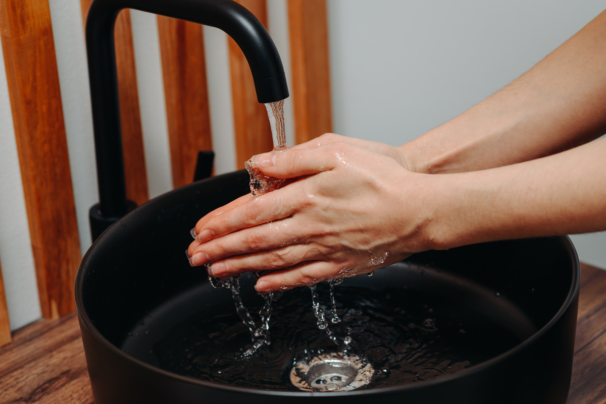 你好请问怎么洗澡最节省时间？