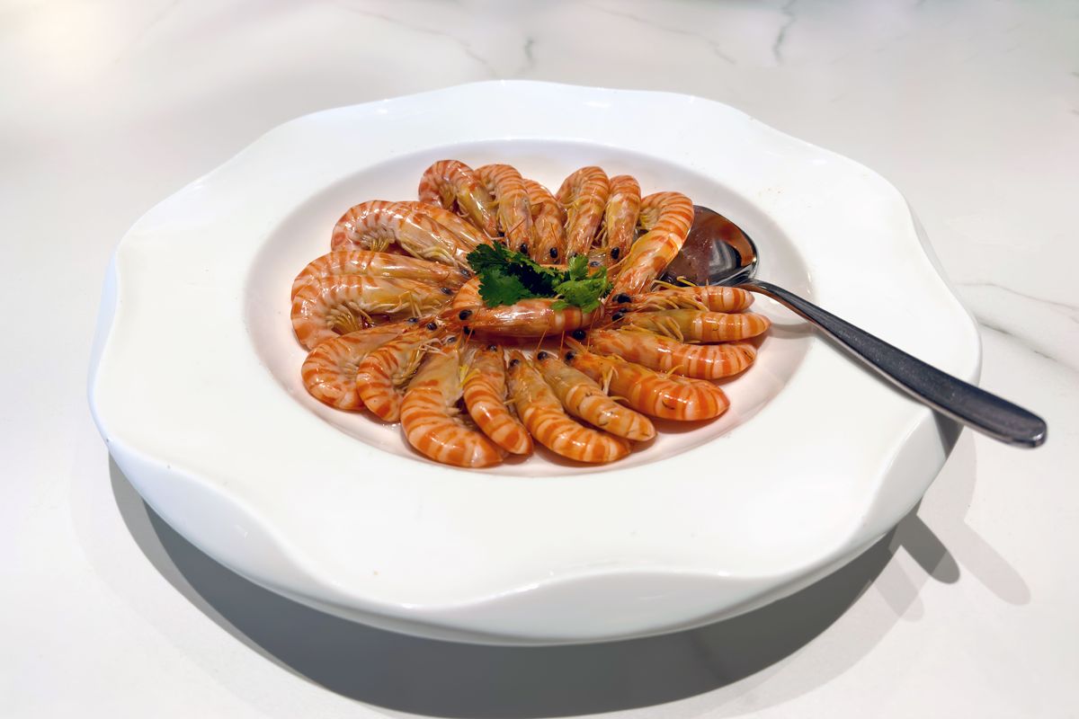 白灼虾怎么做才鲜嫩美味？70度水温是关键！