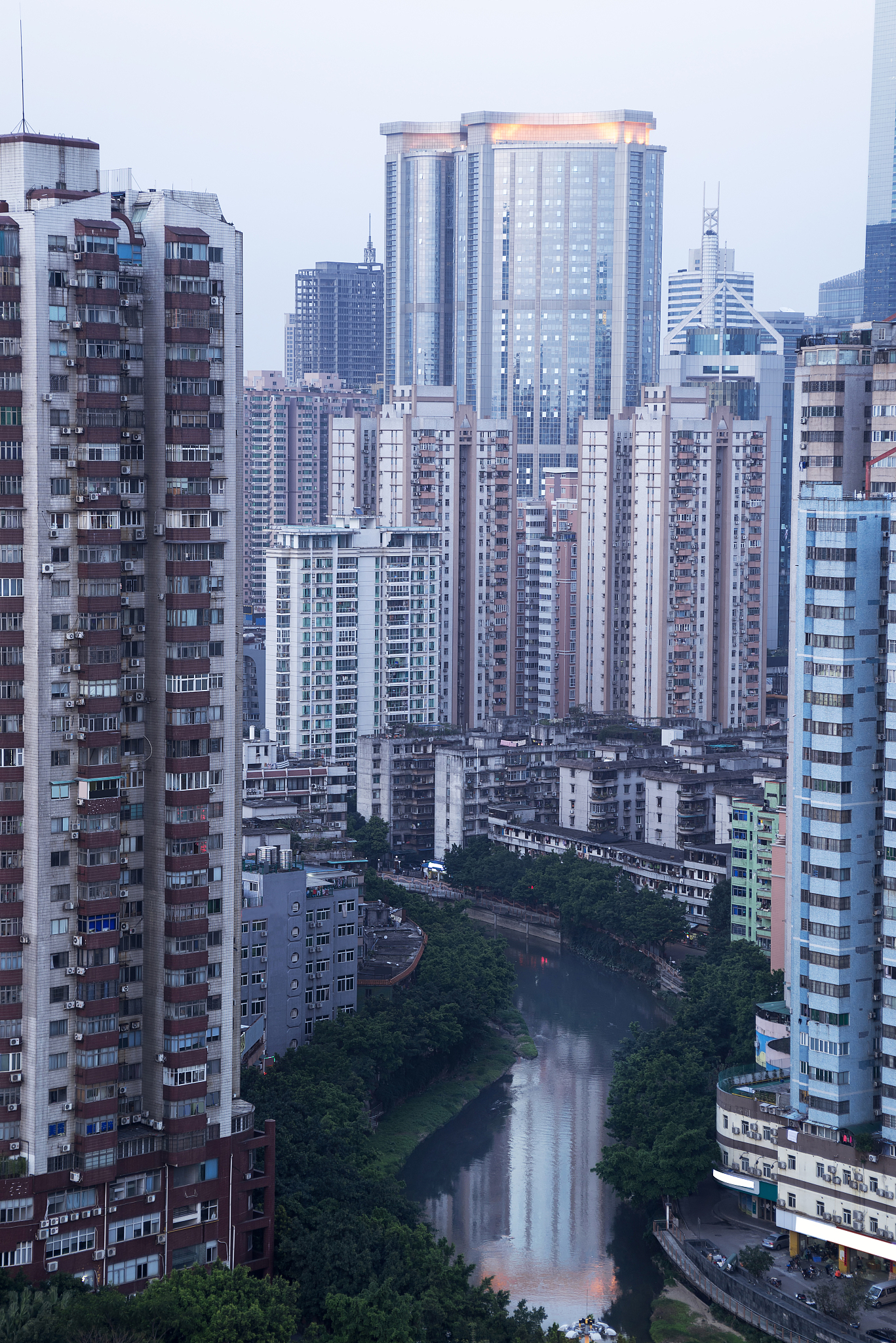 风荷载计算：鼓风效应与吸风效应的影响