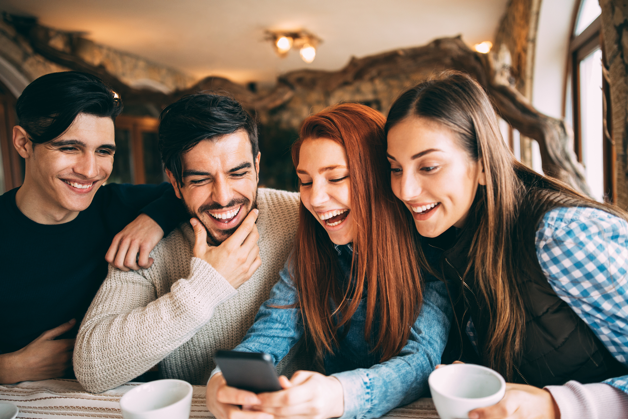 男女之间没有纯洁的友谊辩论赛四辩尊敬的评委、各位辩手下面我作为四辩将为男女之间没有纯洁的友谊这一观点进行辩护。首先我们需要明确的是男女之间的友谊很难避免产生感情上的纠葛。无论是因为性别差异、生理需求、心理需求等方面男女之间的交往往往会超越纯粹的友谊关系而涉及到情感层面。这种情感的产生有时候是双方都不自觉的但它却是存在的这也是男女之间难以保持纯洁友谊的主要原因之一。其次我们可以看到现实生活中有很多男