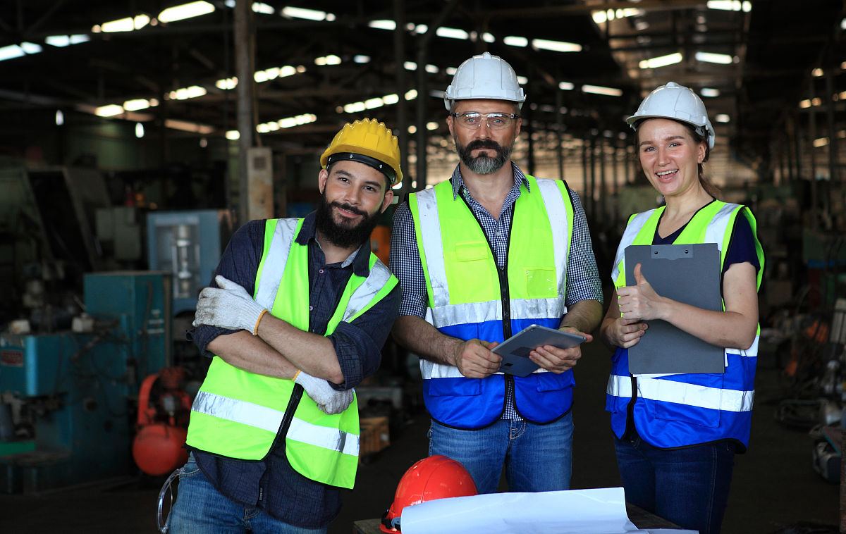 烟台临港工业学校招生电话：0535-6723333，培养高素质技能型人才