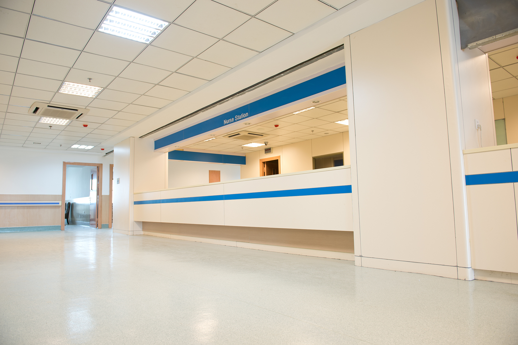 a bare counter for nurses in a doctors office