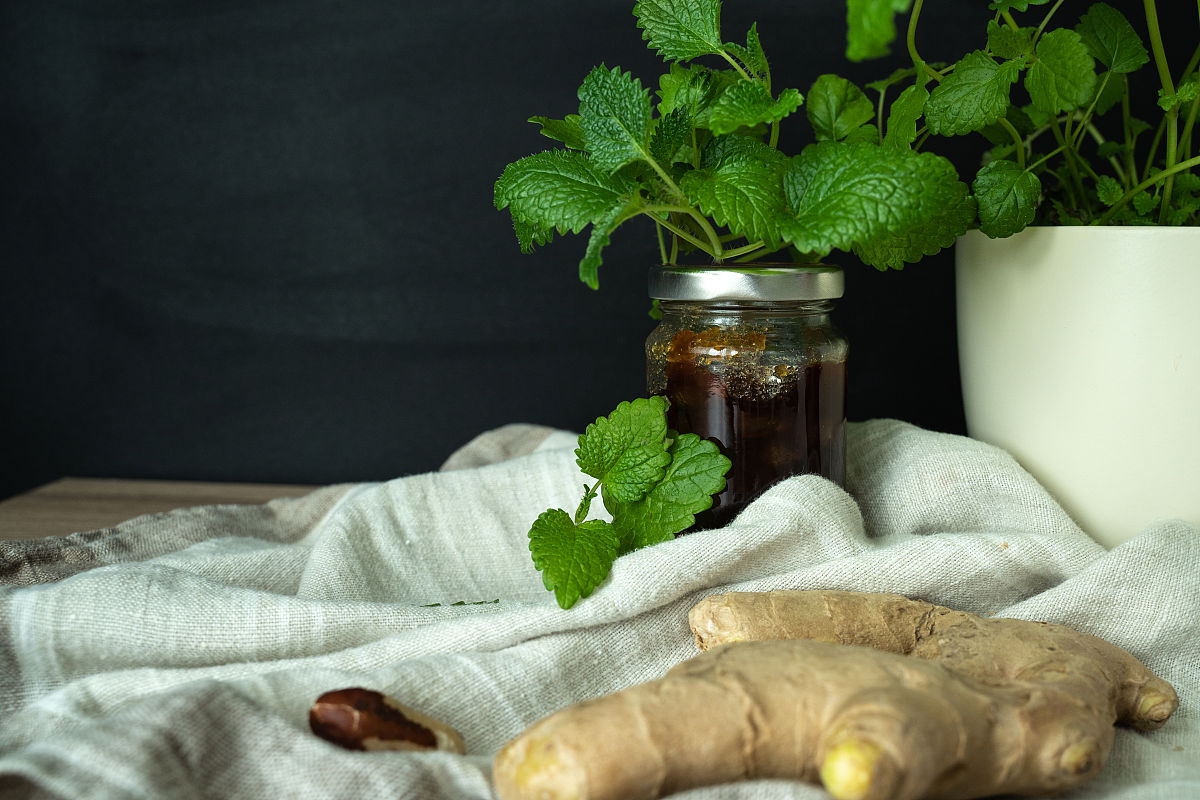 你好杨主任俺的儿子今年14岁了免疫力差白细胞偏低3点多4点多经常胃不好最近一段时间反复发烧