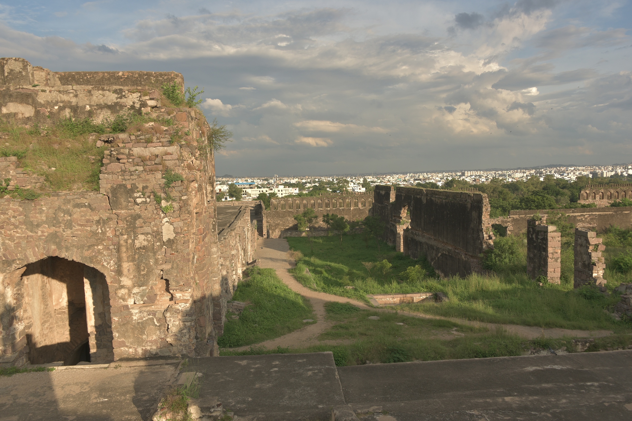 安徽天柱山旅游学校：层次结构与专业培训