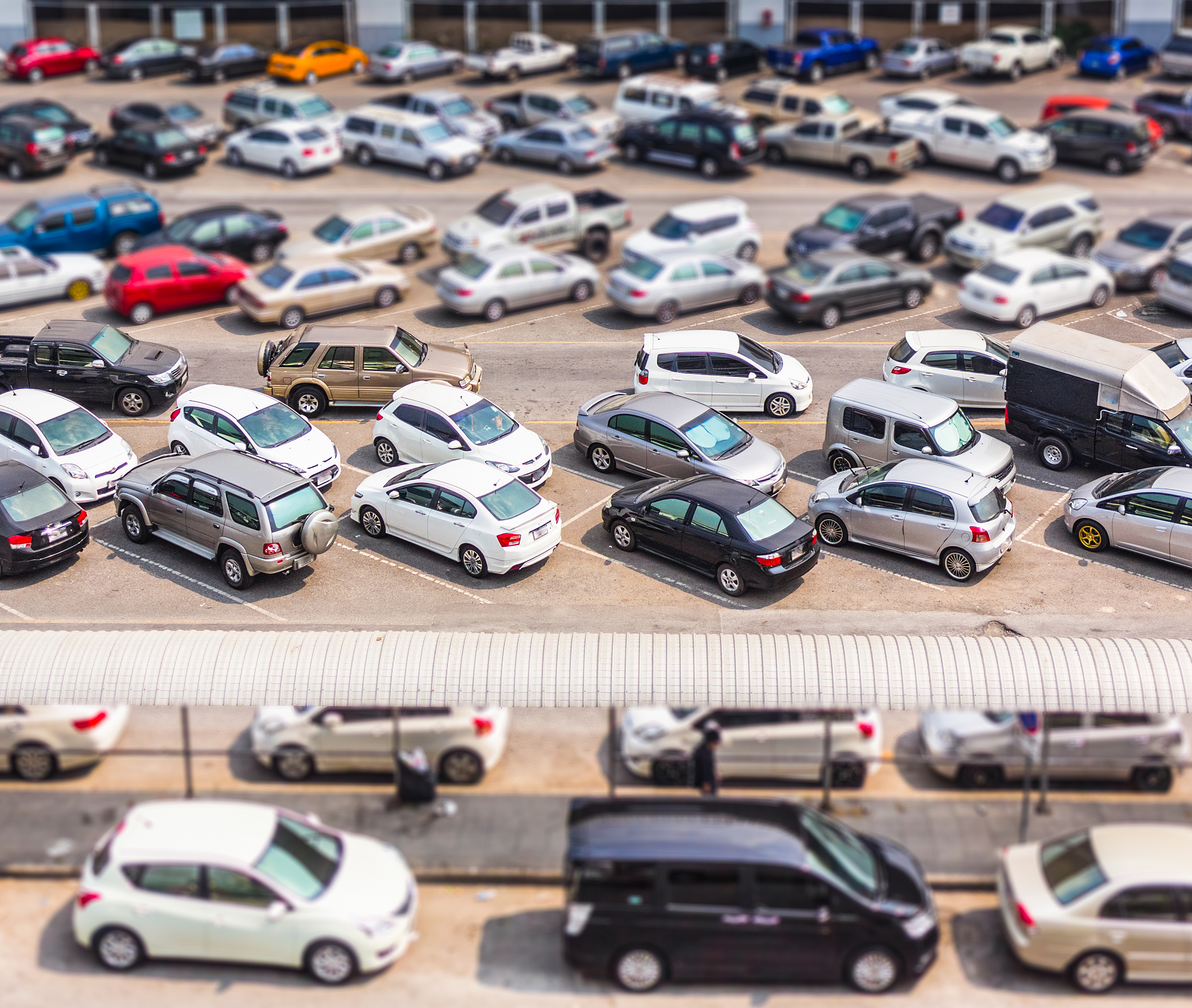 员工车辆乱停放问题解决方案 - 提升中心形象和工作环境