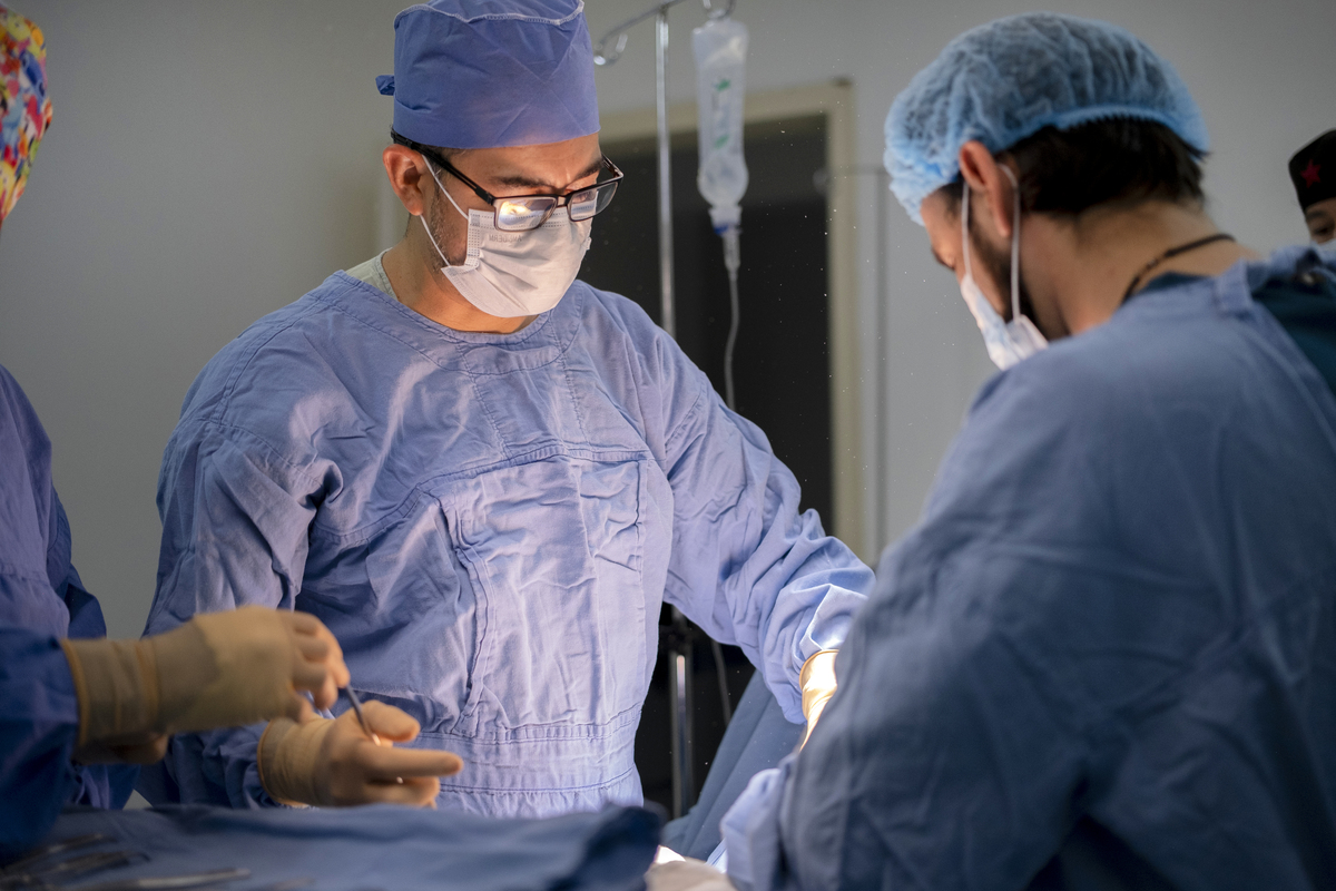 神经外科手术对医护人员的高要求 - 专业技能、团队合作、心理素质