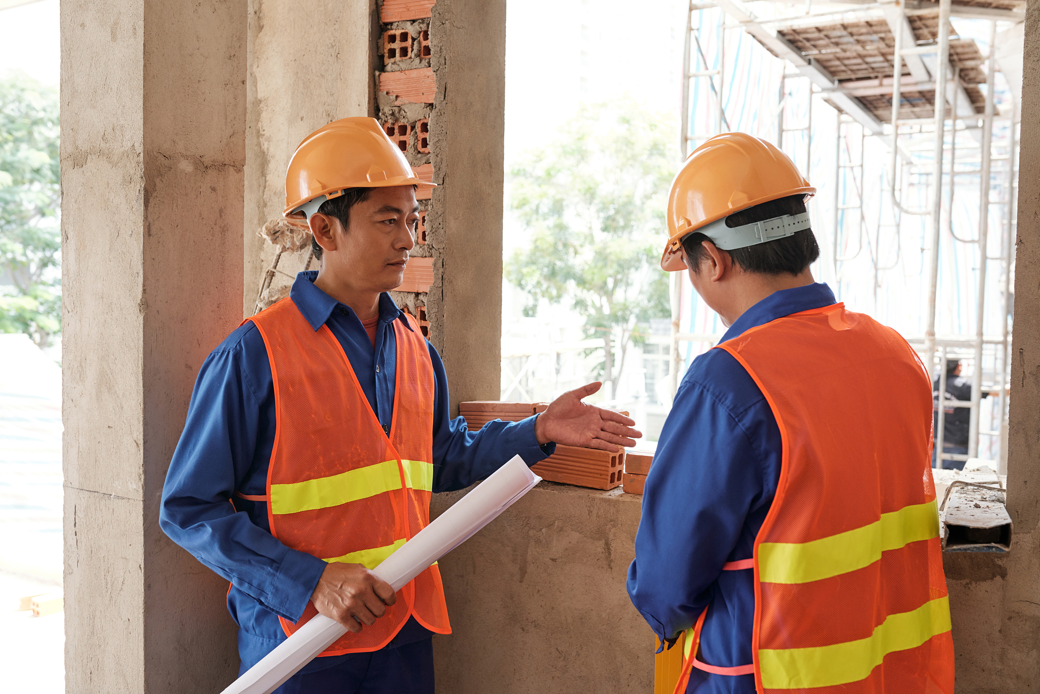 contractor explaining work