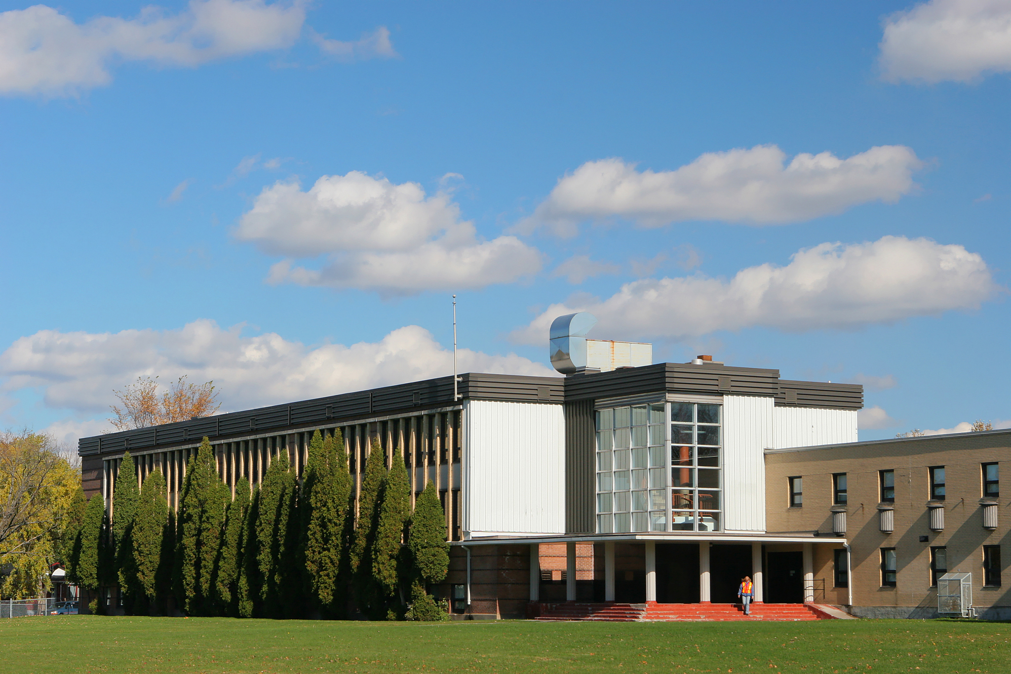 high school building in saguenay