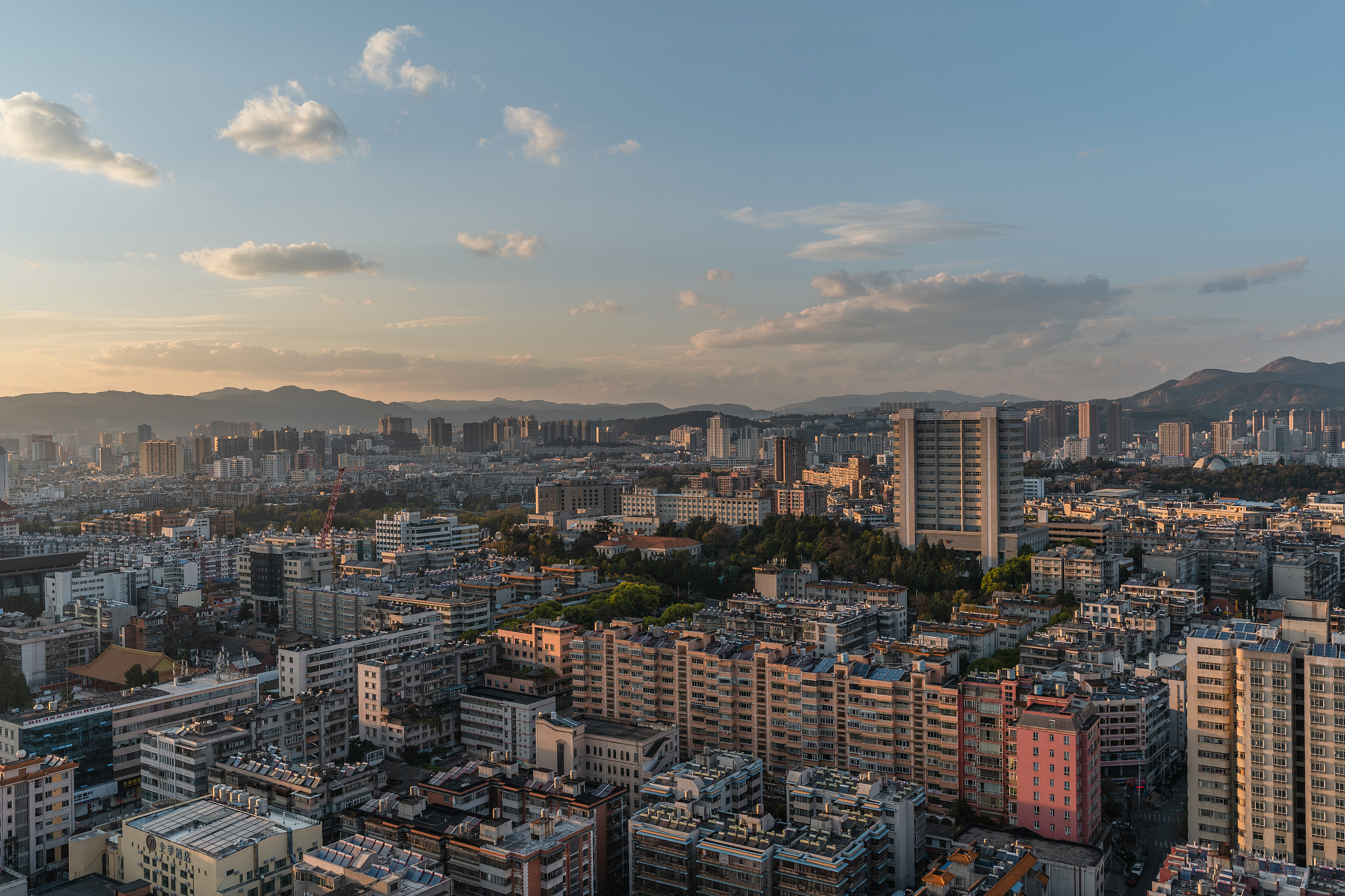 昆明东市区日落