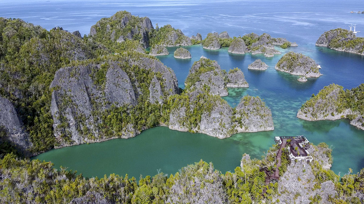 鸟瞰岛屿和海景