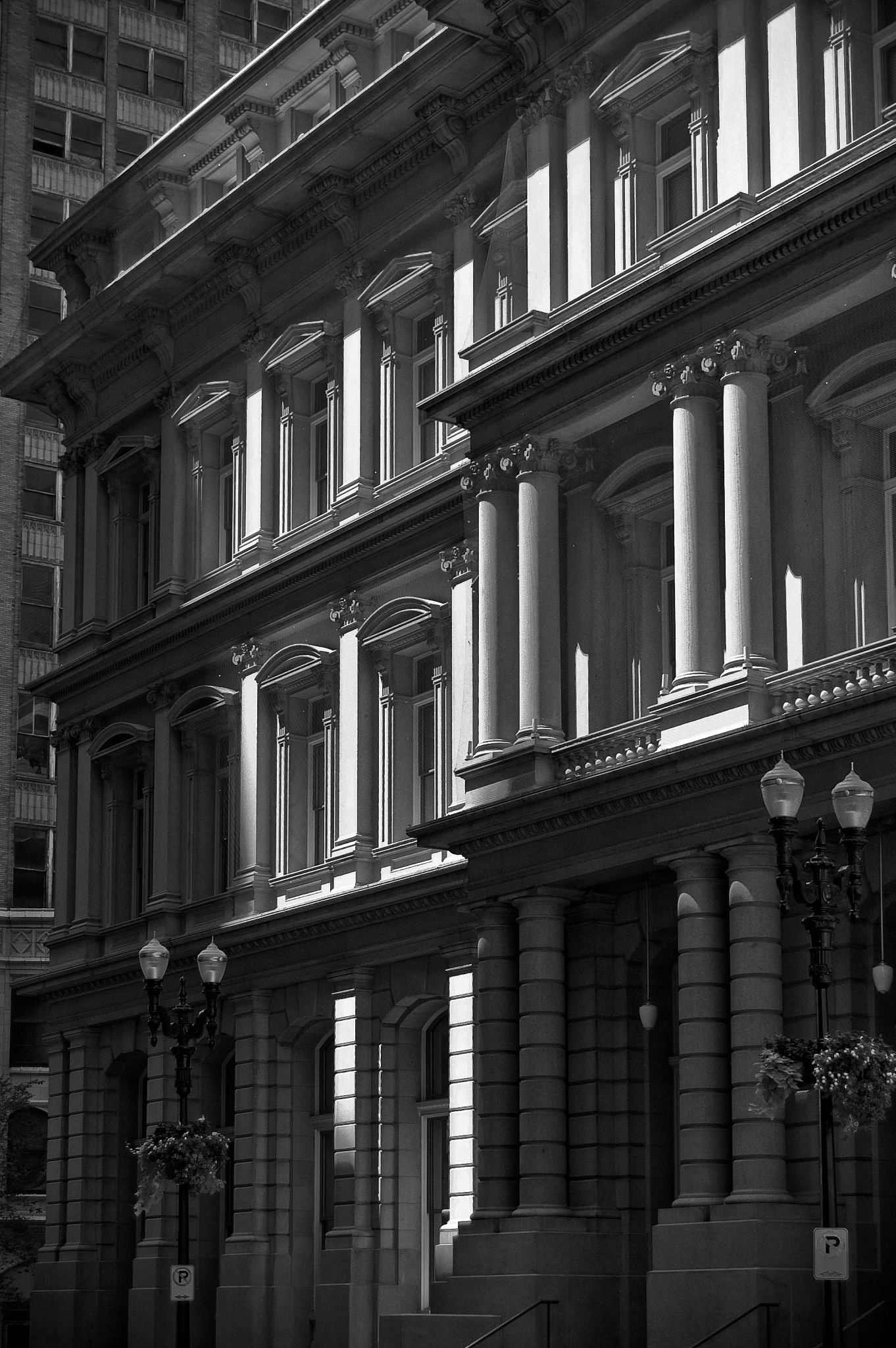 比萨斜塔的“怪异”酒店：马丁·帕尔摄影风格的体现