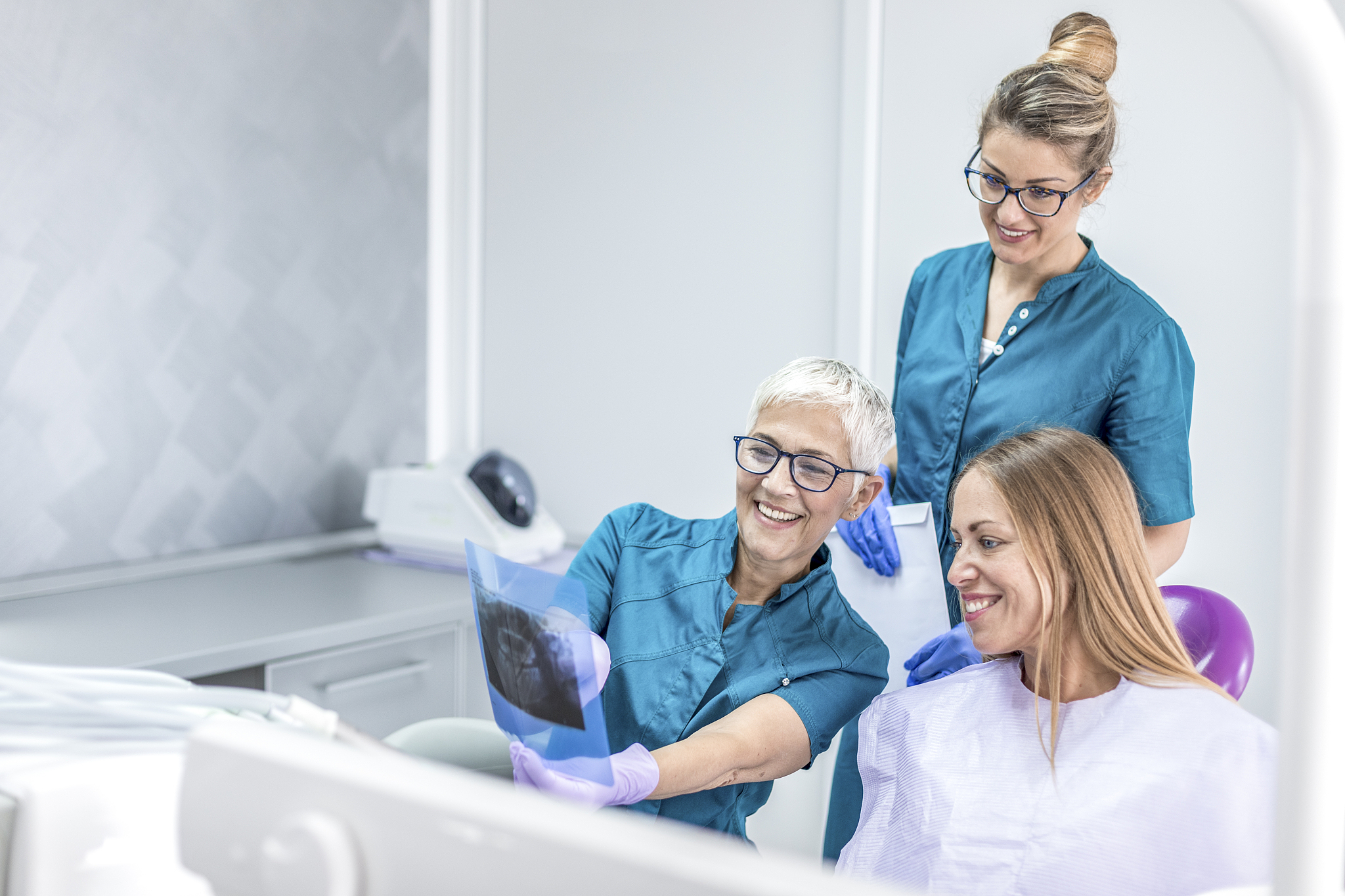 贵州医科大学口腔医学专业招生就业：岗位、前景及发展方向