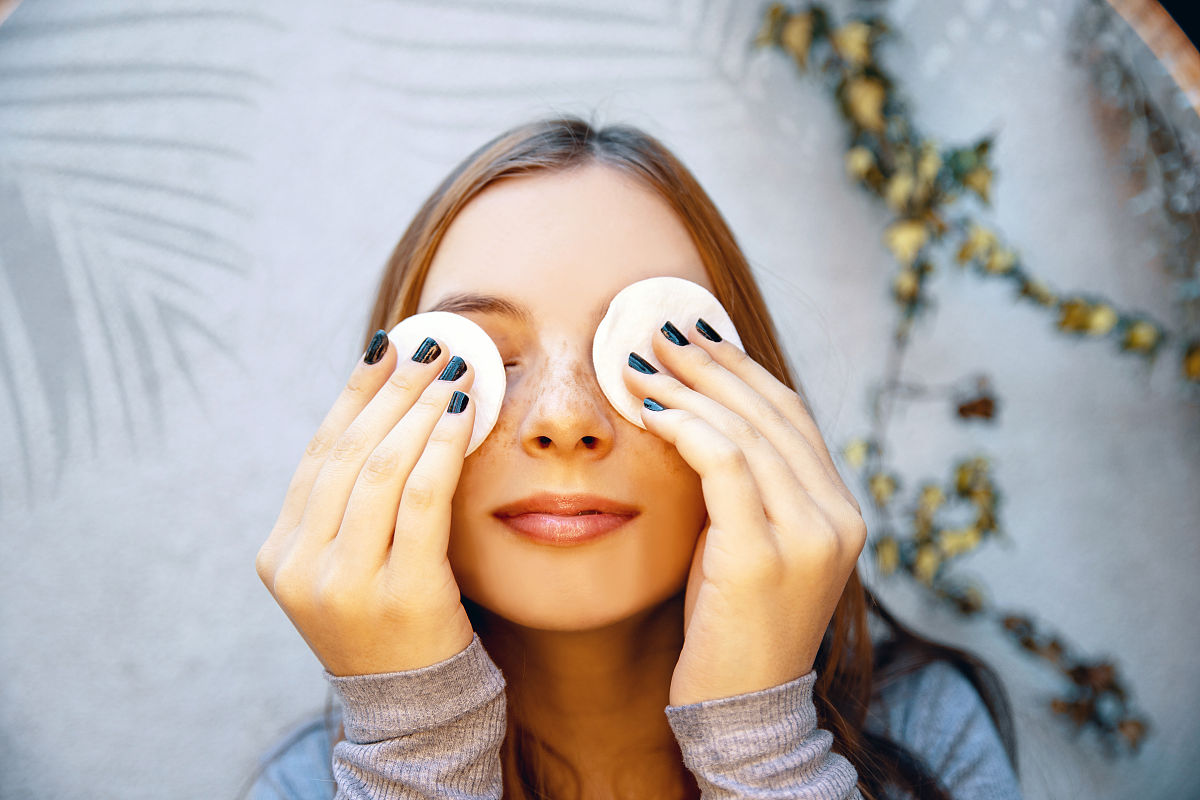 眼部按摩技巧：轻松缓解眼疲劳，重拾明亮双眸