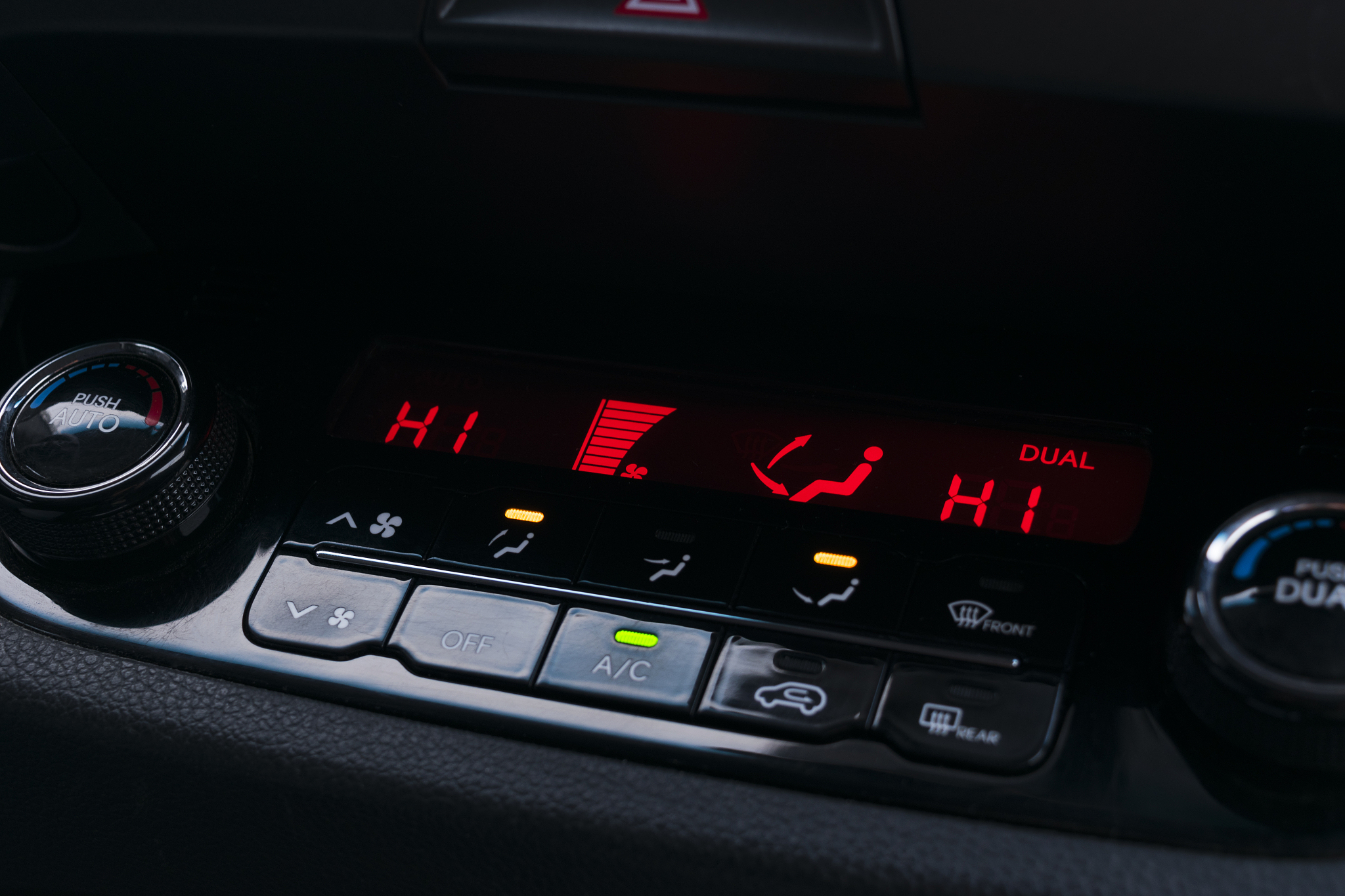 天籁空调两个调节是控制哪里温度