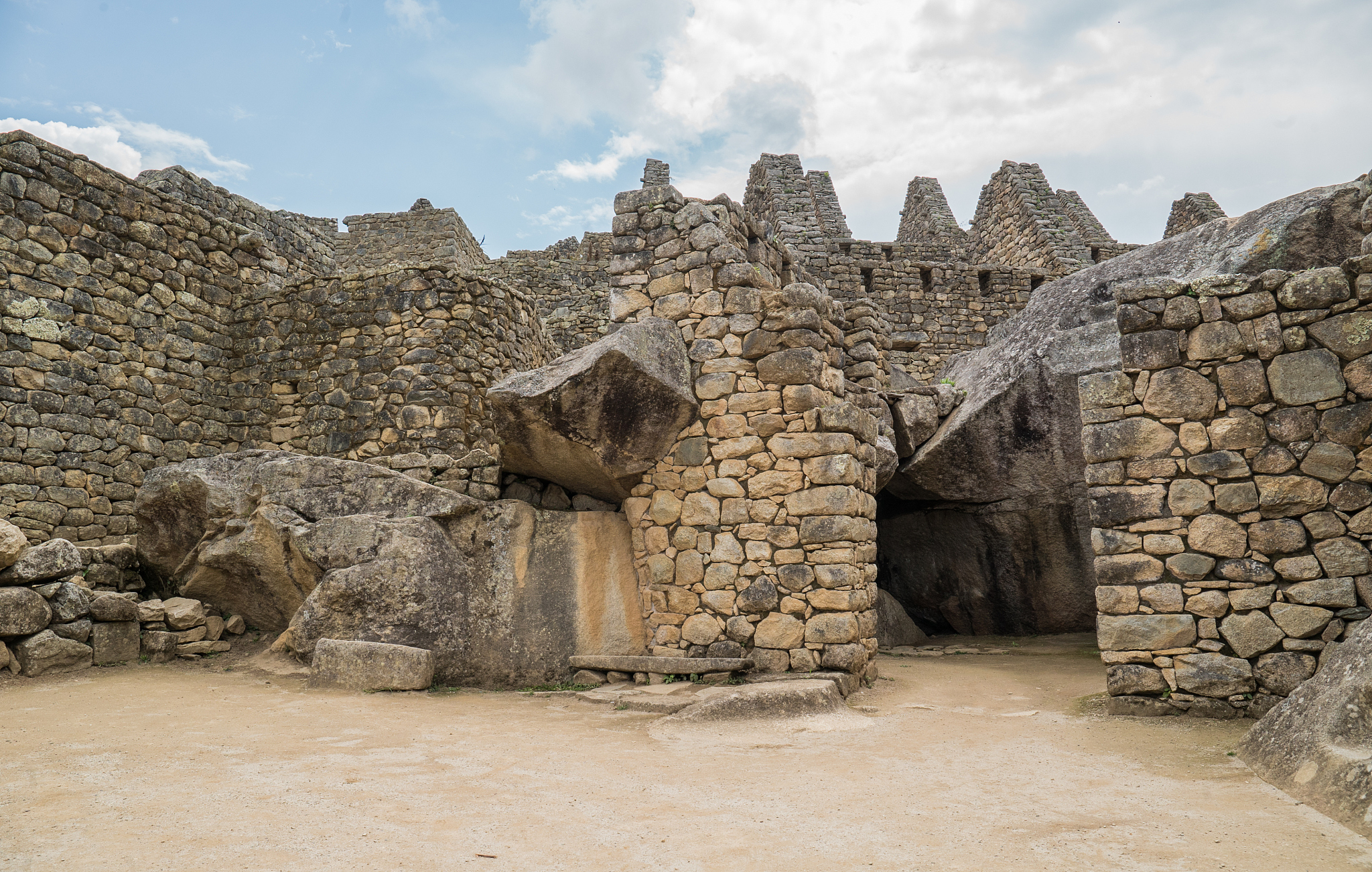 building at machu picchu