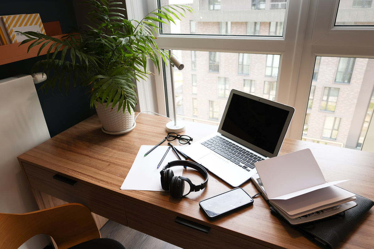 不同年龄段的工作者所需要的书桌功能区别