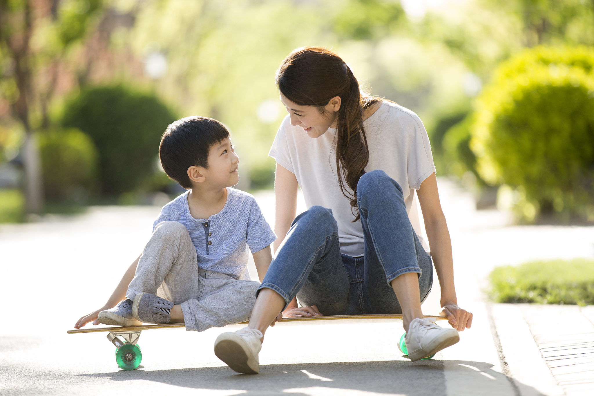 孩子在不知不觉中就长得比妈妈还高了请用一句有哲理的话做为成长的纪念继续