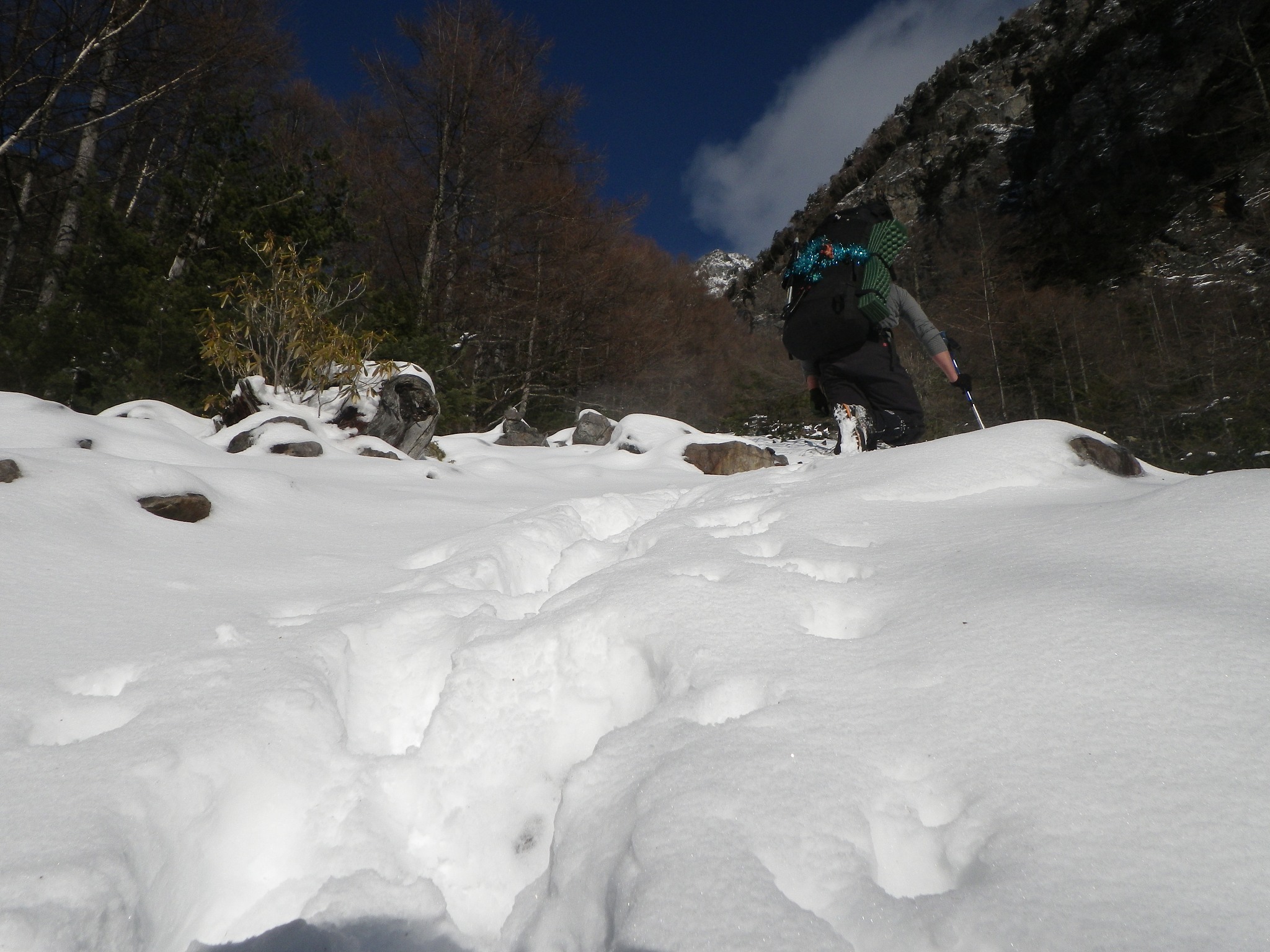 妹子说山上又冷又热怎么回复